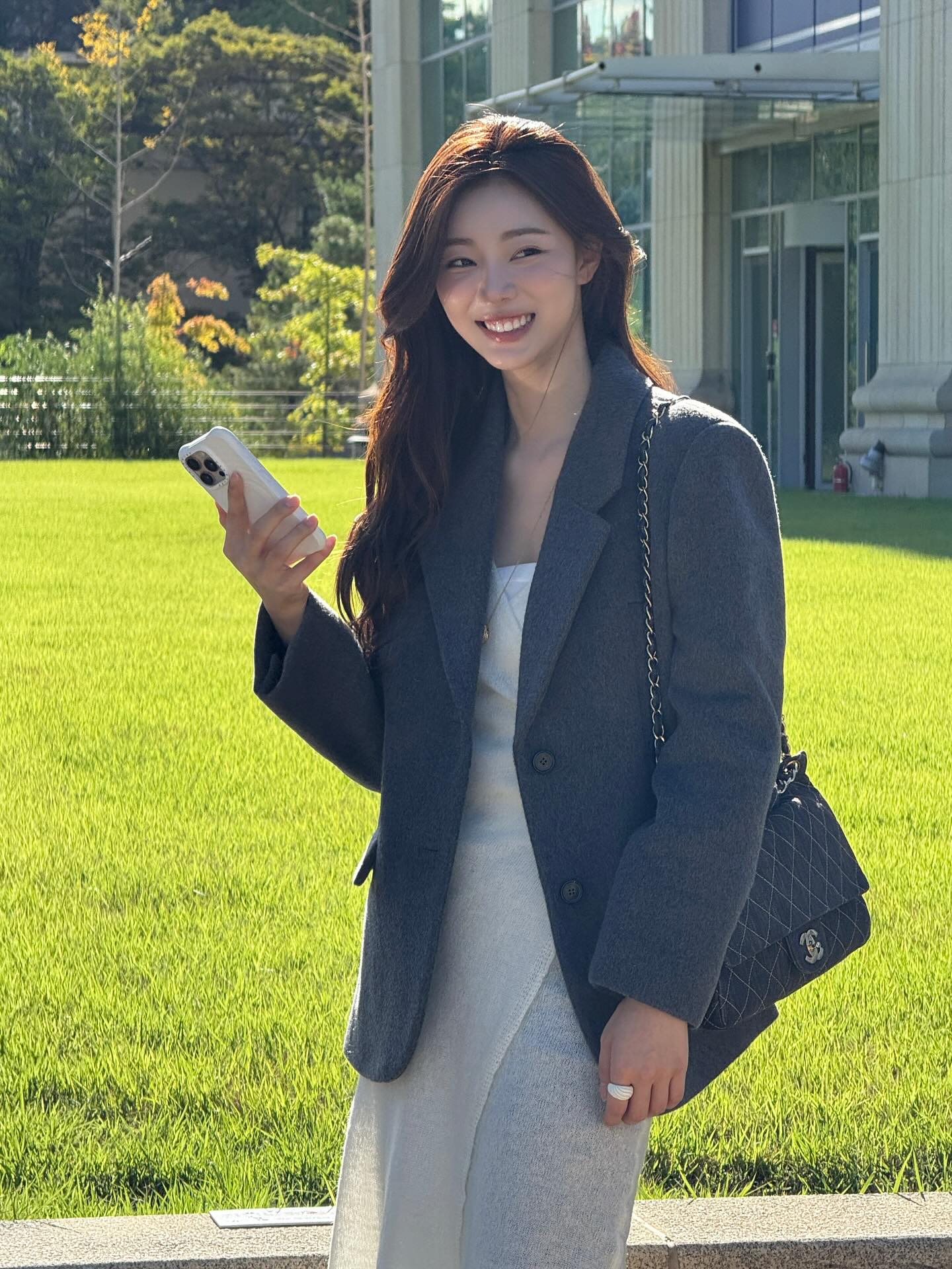 클래식한 매력의 블레이저룩🩶
가을엔 데일리로 입기 좋은 블레이저 하나면 충분해🍁 이미지4