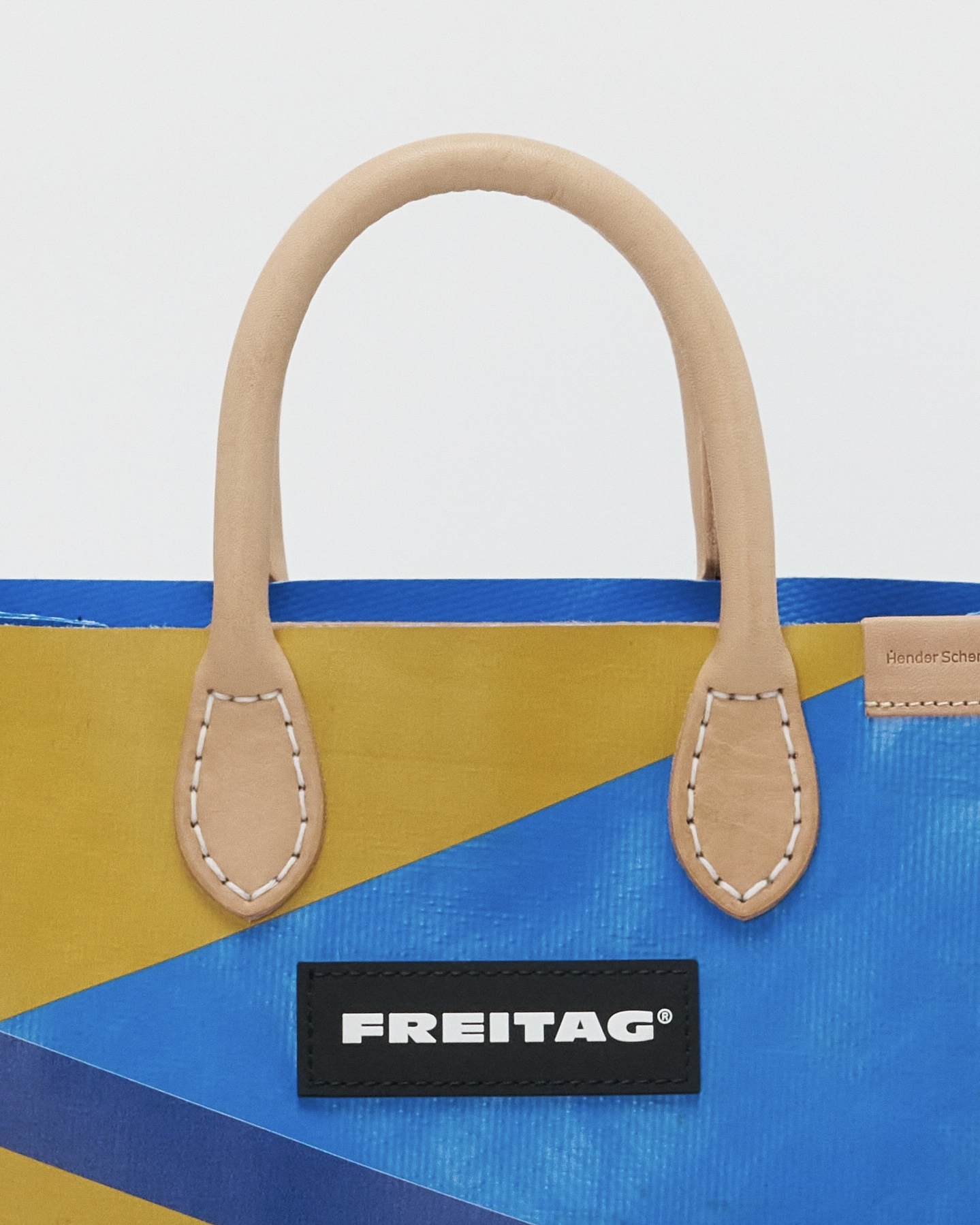 프라이탁 x 헨더스킴 영입 각👜 이미지6