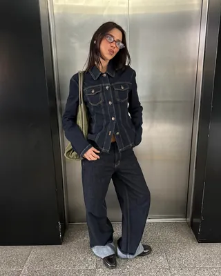 가을 옷장에 생지 하나쯤 있어야지👖
생지의 톤 다운된 컬러감과 탄탄한 질감💙💫그 매력에 빠져보자 이미지