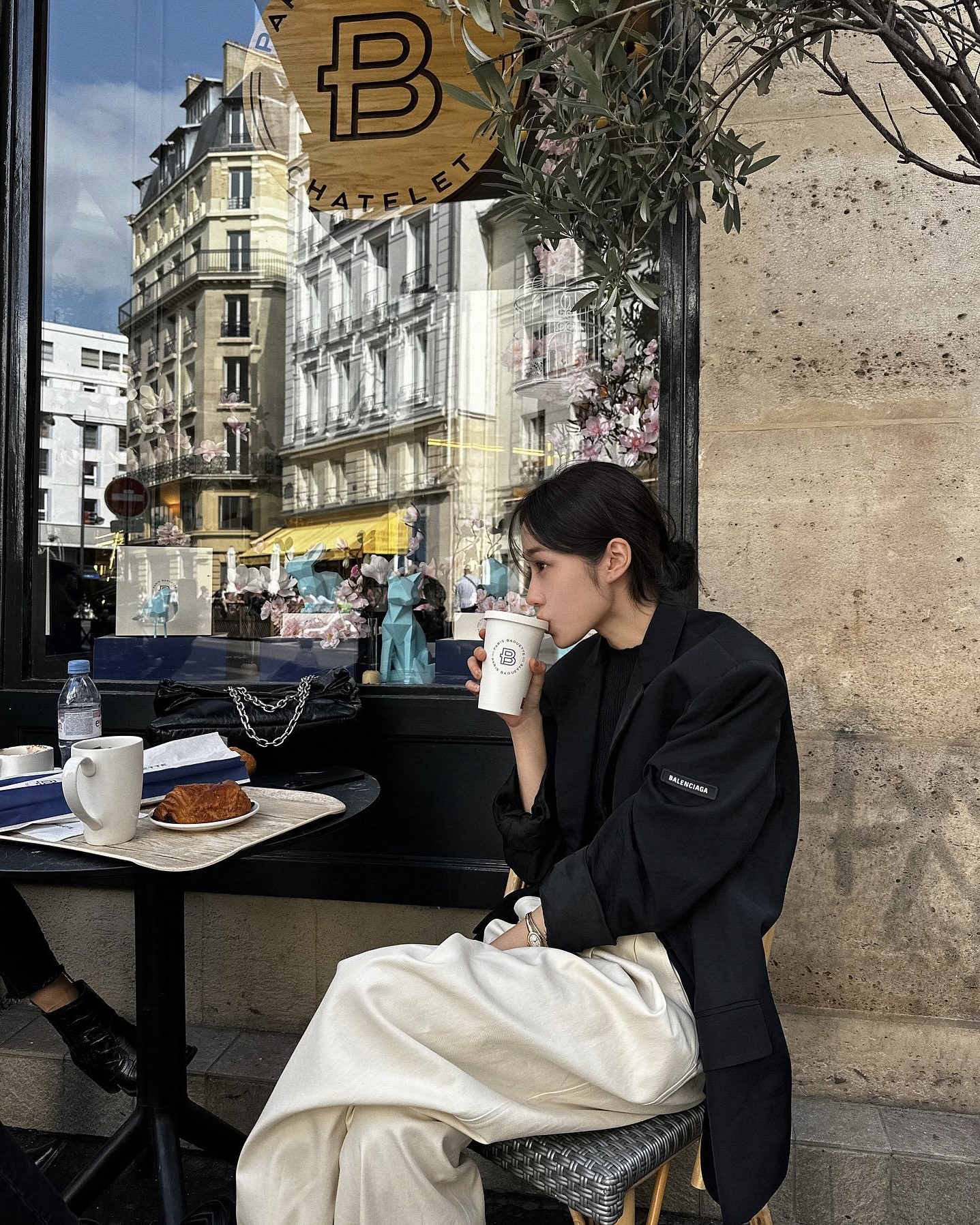 클래식한 매력의 블레이저룩🩶
가을엔 데일리로 입기 좋은 블레이저 하나면 충분해🍁 이미지6