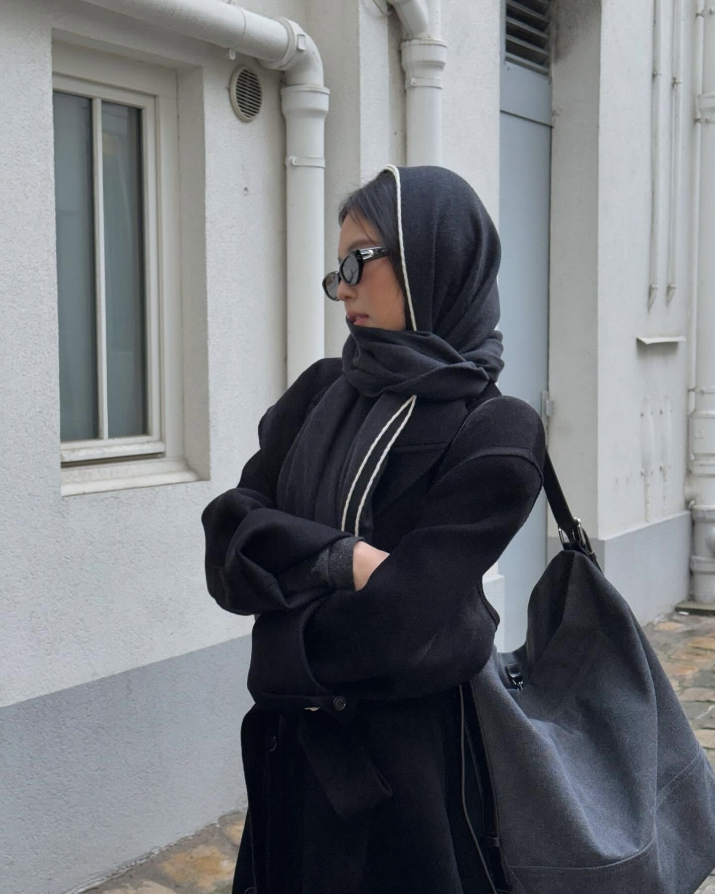 이제 코트 꺼내 입자🩶🖤
쌀쌀한 날씨엔 코트만큼 따뜻하고 분위기 있는 아이템이 없죠✨ 이미지5