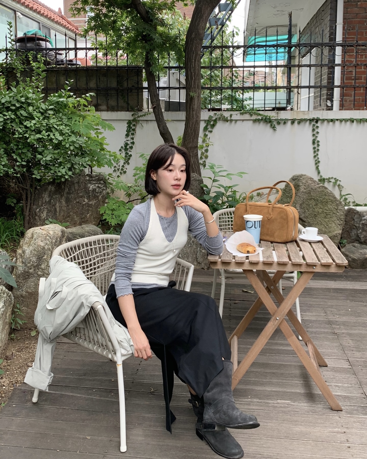 아직도 부츠 고민 중이라고?😮
스웨이드 부츠로 고급스럽고 트렌디한 가을룩을 연출해 보자🤎🧸 이미지8