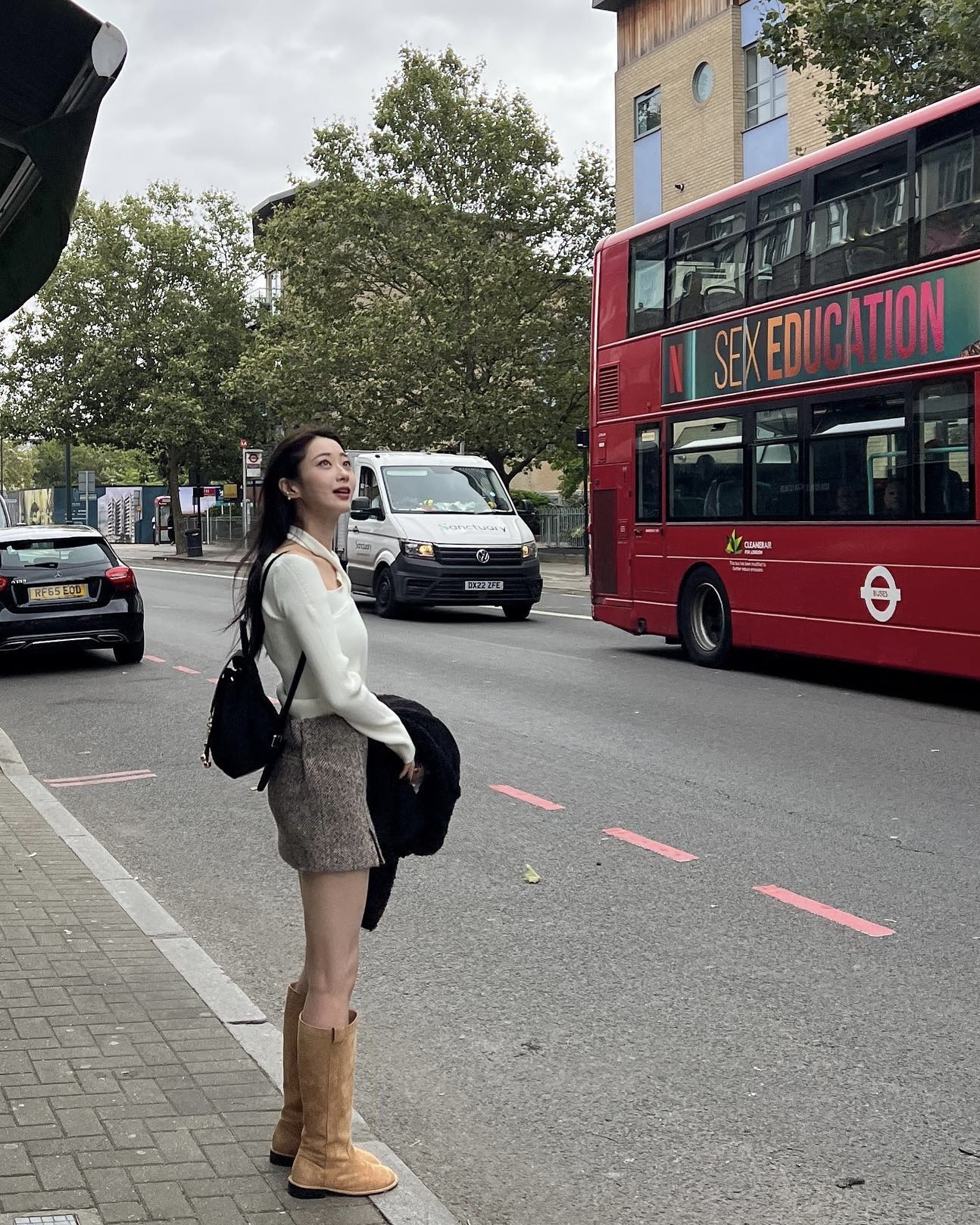 아직도 부츠 고민 중이라고?😮
스웨이드 부츠로 고급스럽고 트렌디한 가을룩을 연출해 보자🤎🧸 이미지4