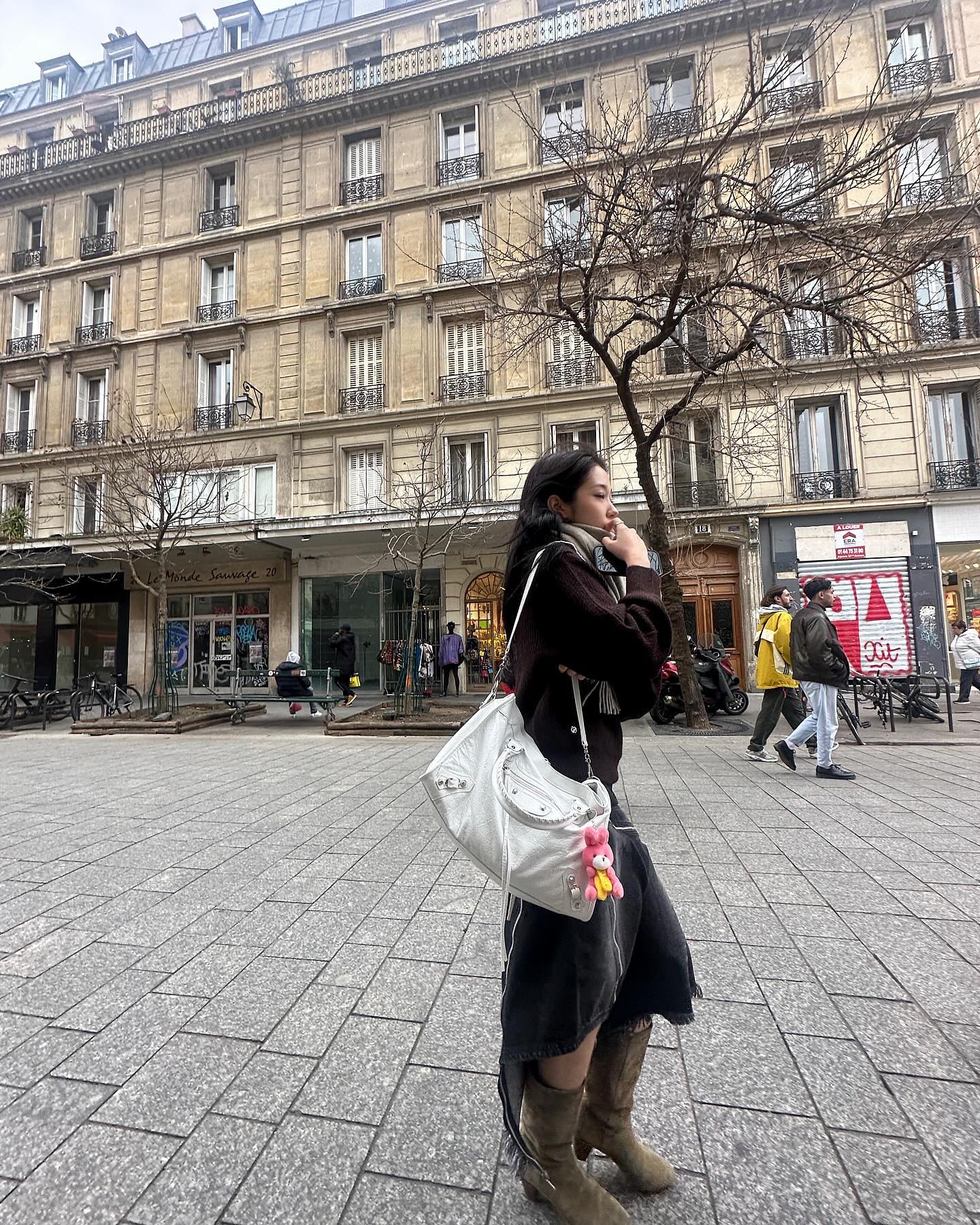 롱스커트의 계절이 왔어요🤎
가을에 제일 예쁜 롱스커트로 데일리룩 완성하기💫🍂 이미지