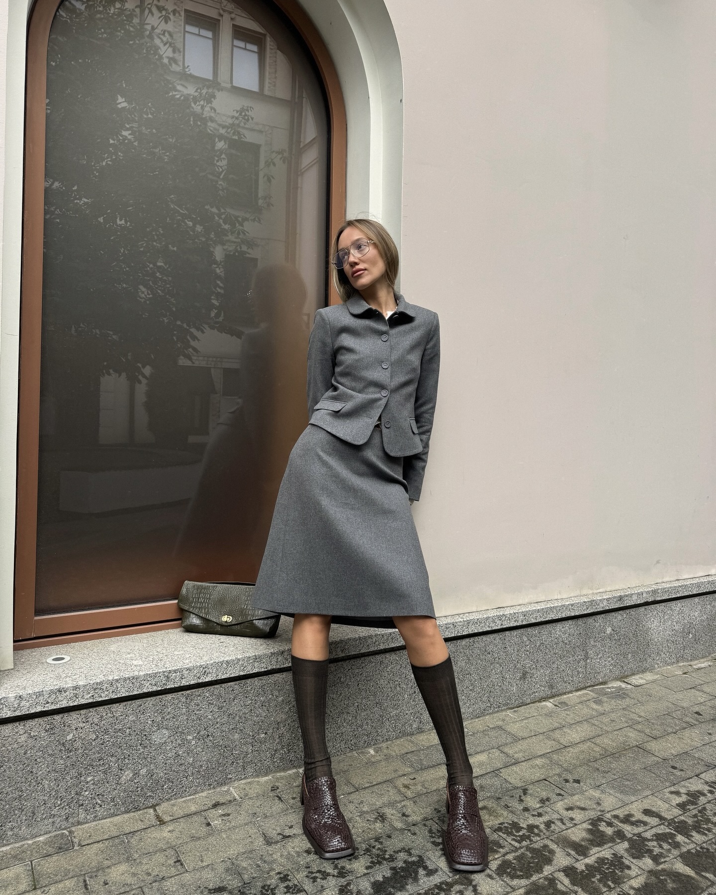 뭘 좀 아는 사람들은 니삭스 신어💫
잘 고른 니삭스 하나면 부츠는 필요 없으니🩶🧦미리 쟁여두자 이미지2