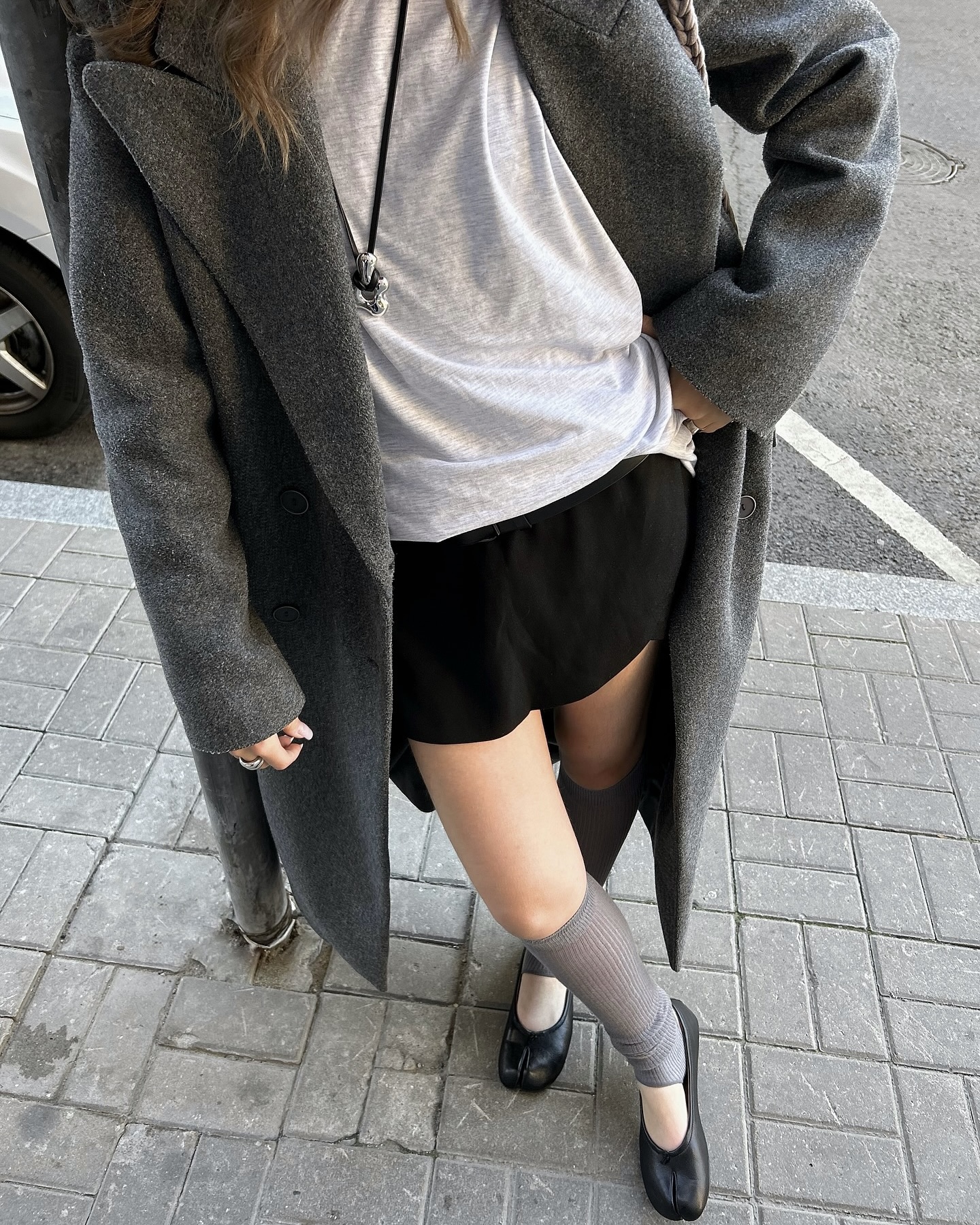 뭘 좀 아는 사람들은 니삭스 신어💫
잘 고른 니삭스 하나면 부츠는 필요 없으니🩶🧦미리 쟁여두자 이미지3