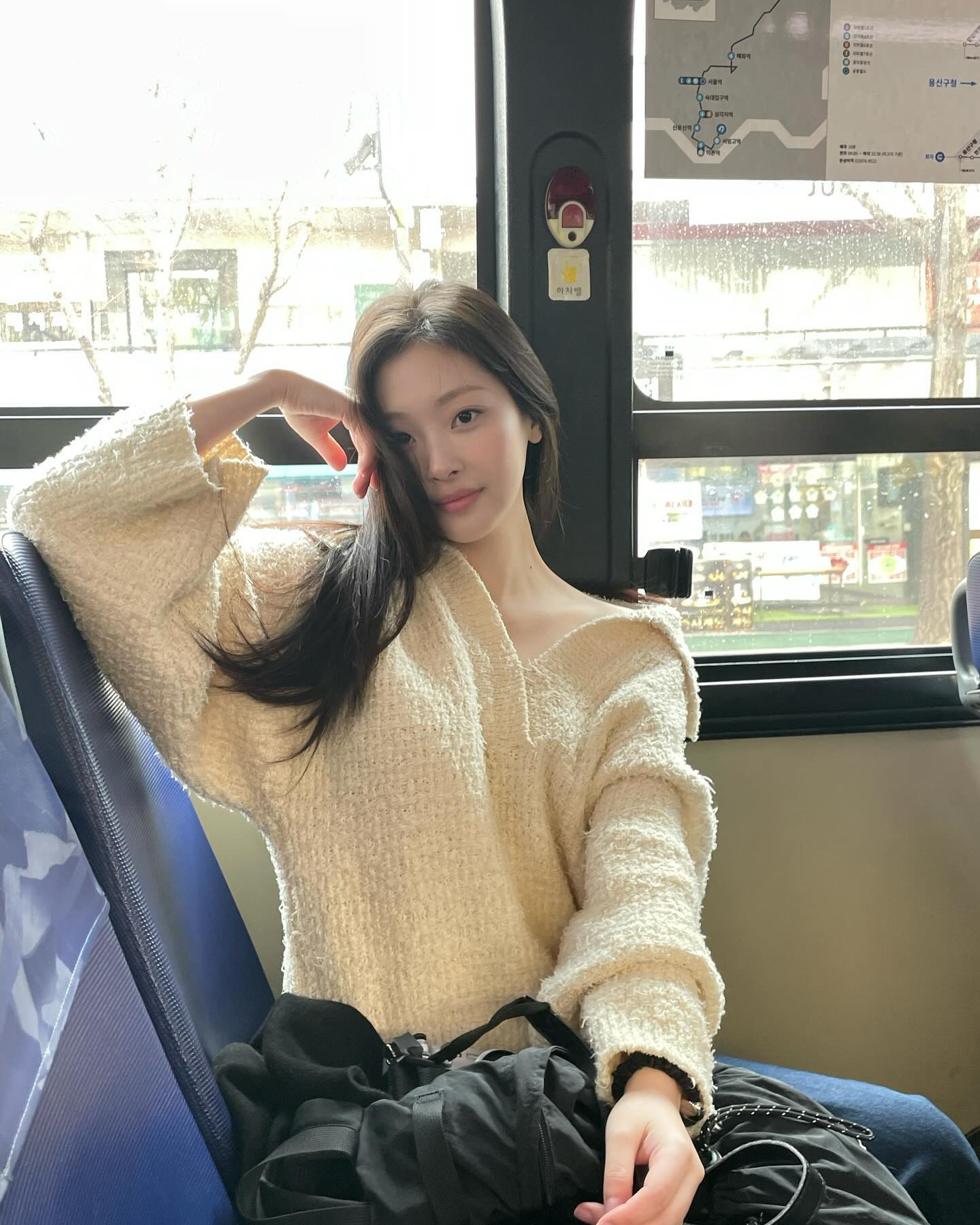 오늘도 입고 내일도 입을 니트🤍
입기만 해도 포근한 니트로 가을 분위기 내기🍁 이미지5