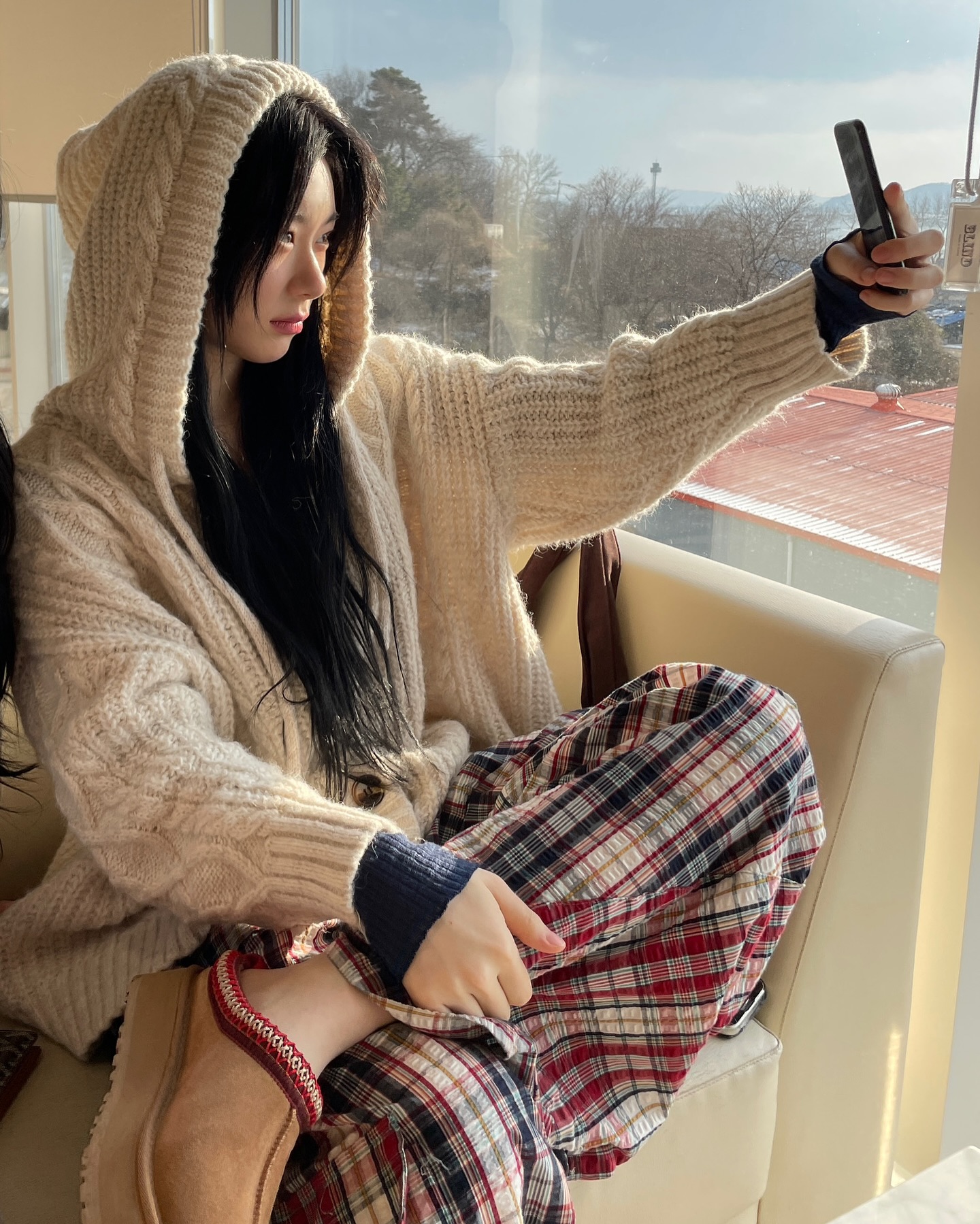 후드집업이 너무 캐주얼하다면🤔
이럴 땐 모던한 무드의 감각적인 후드 가디건을 입어보자🧵💗 이미지1