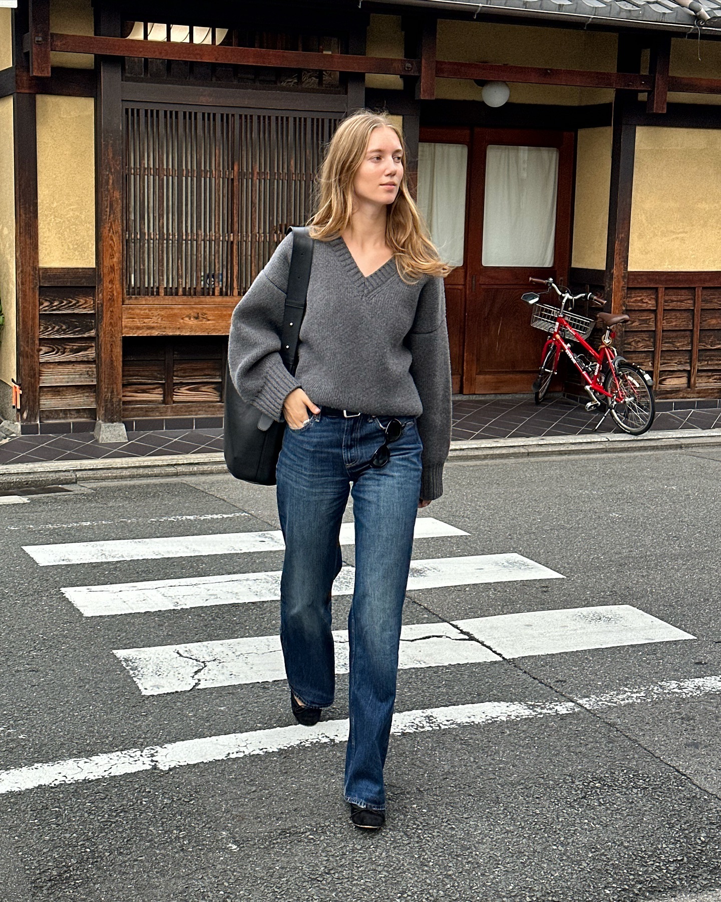 - 3kg처럼 보이는 시가렛 진✨
오버핏 말고 깔끔하게 떨어지는 슬림한 시가렛 진 입을 때👖🖤 이미지5