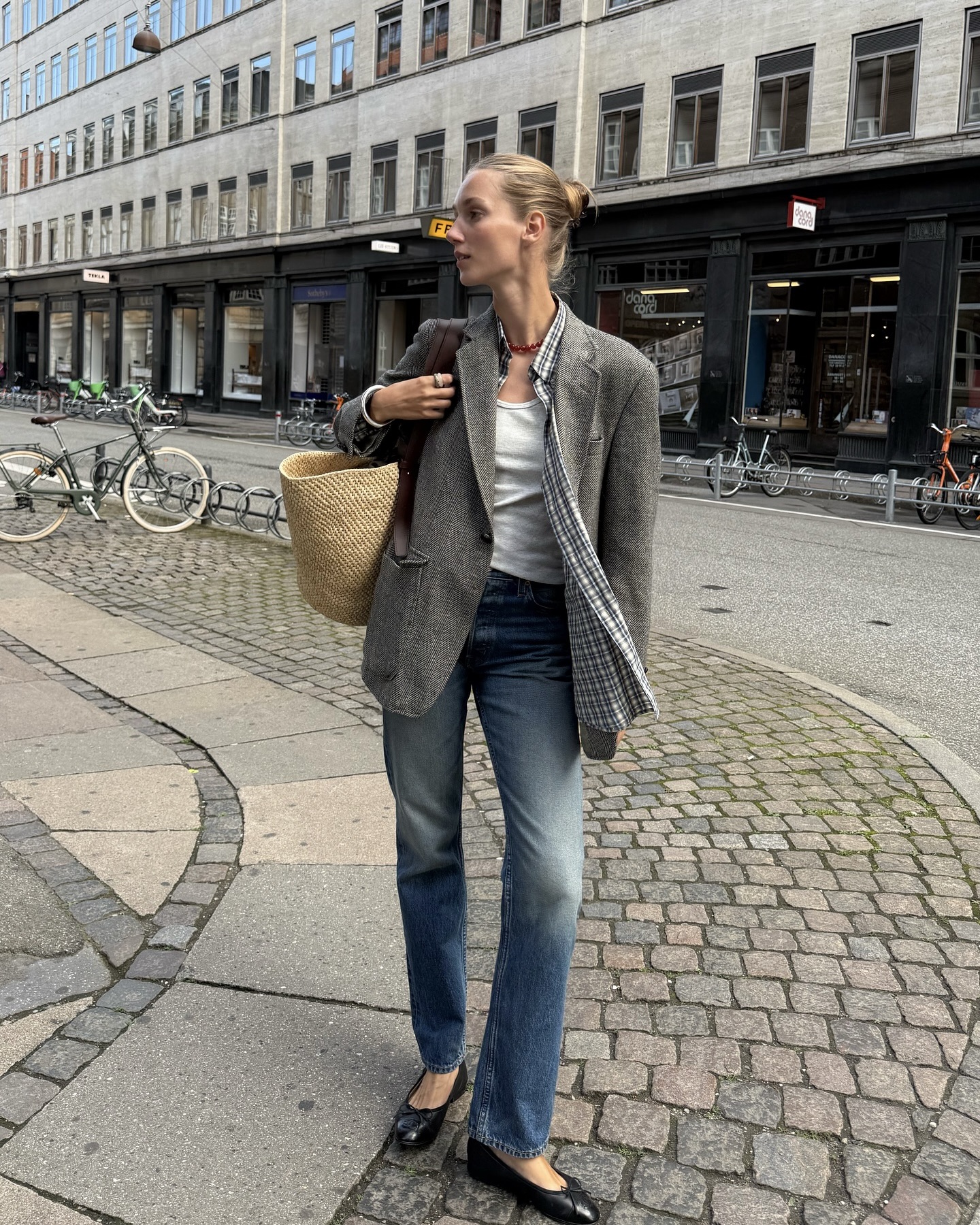 - 3kg처럼 보이는 시가렛 진✨
오버핏 말고 깔끔하게 떨어지는 슬림한 시가렛 진 입을 때👖🖤 이미지3