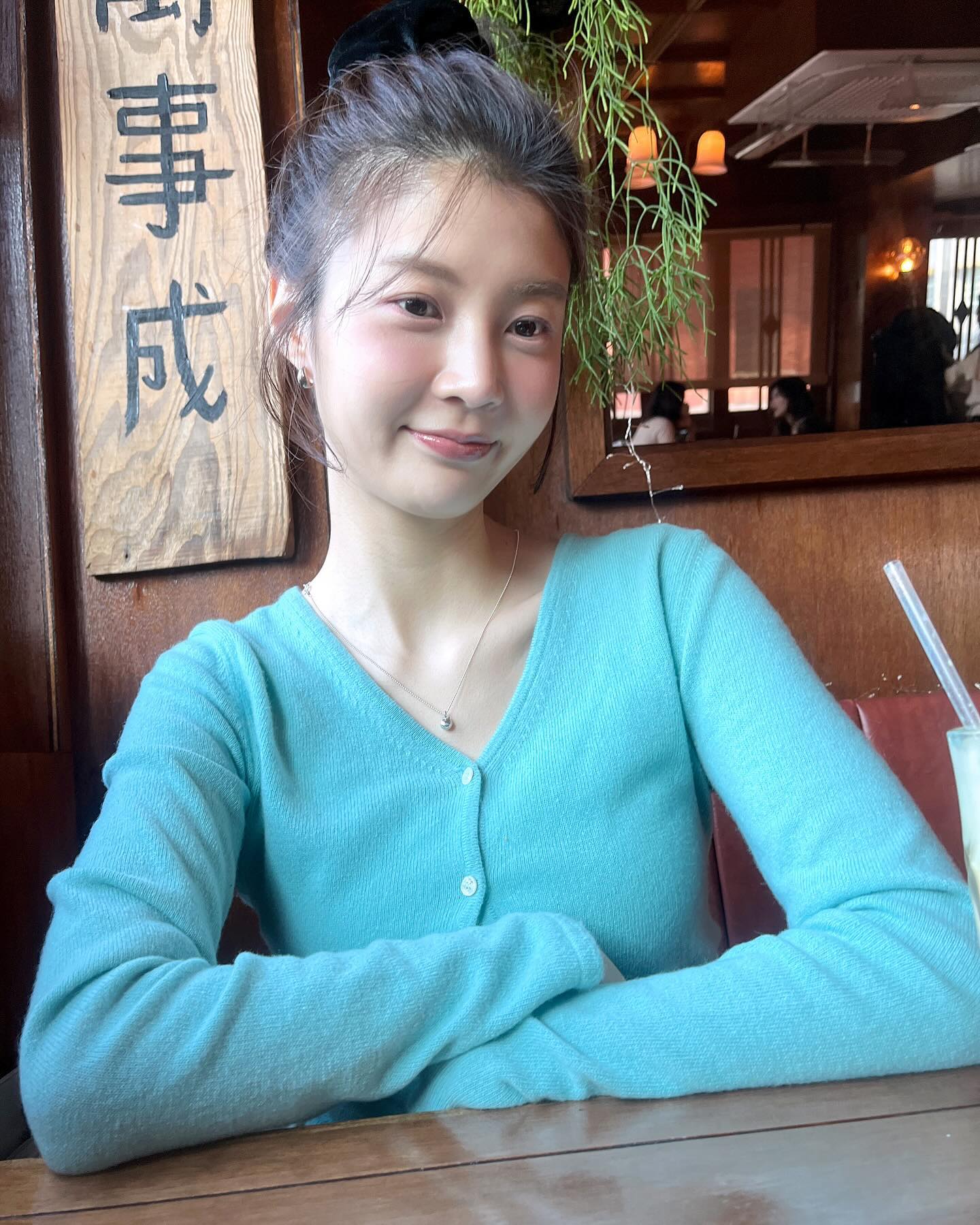 니트랑 셔츠에도 어울리는 가디건🩶
활용도 높은 가을 필수템 가디건 하나로 분위기 완성✨ 이미지3