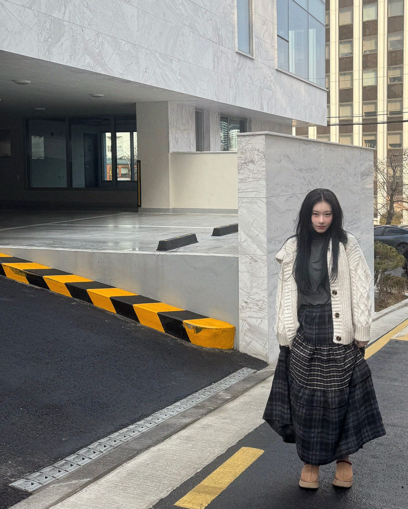 후드집업이 너무 캐주얼하다면🤔
이럴 땐 모던한 무드의 감각적인 후드 가디건을 입어보자🧵💗 이미지5