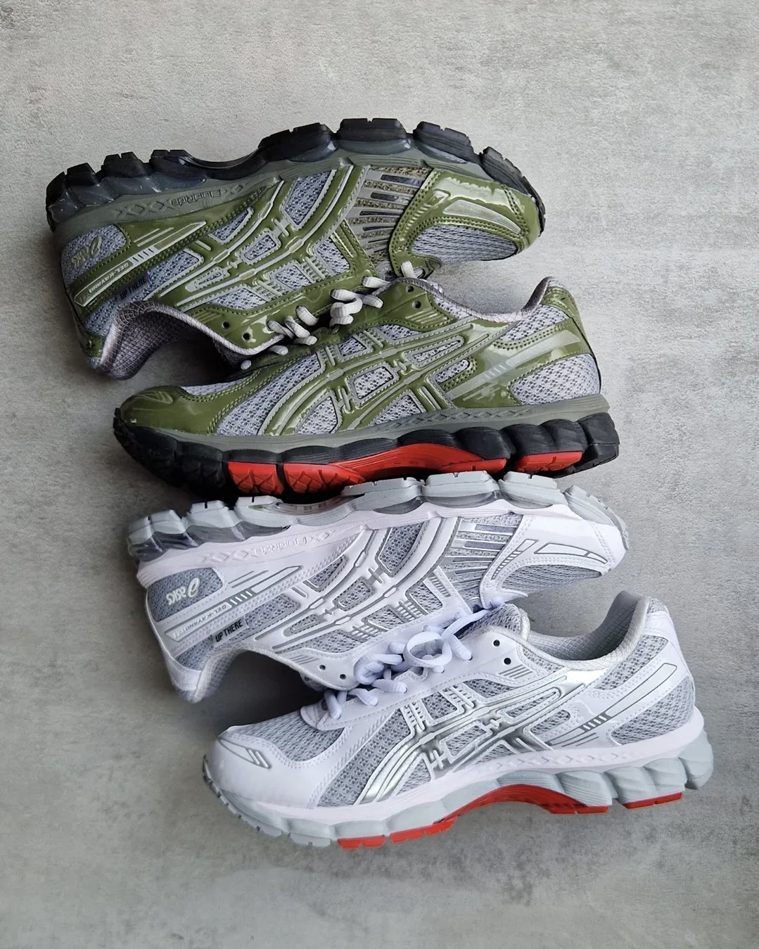 색감 좋은 아식스 x 업데어👟 이미지