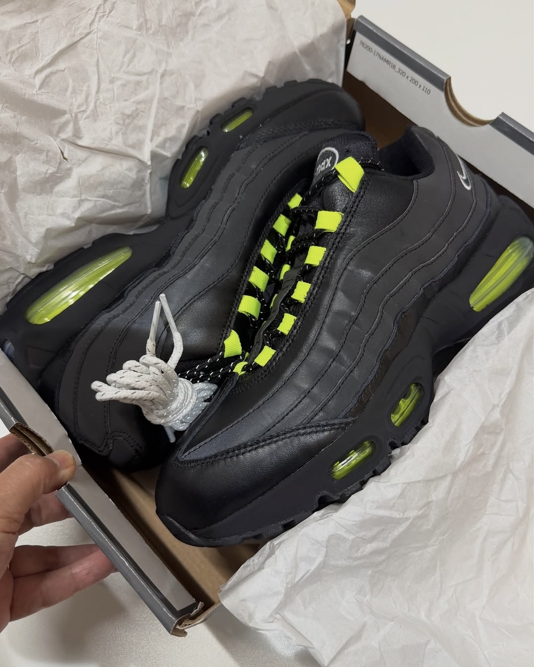 에어맥스95 하라주쿠컬러💡 이미지