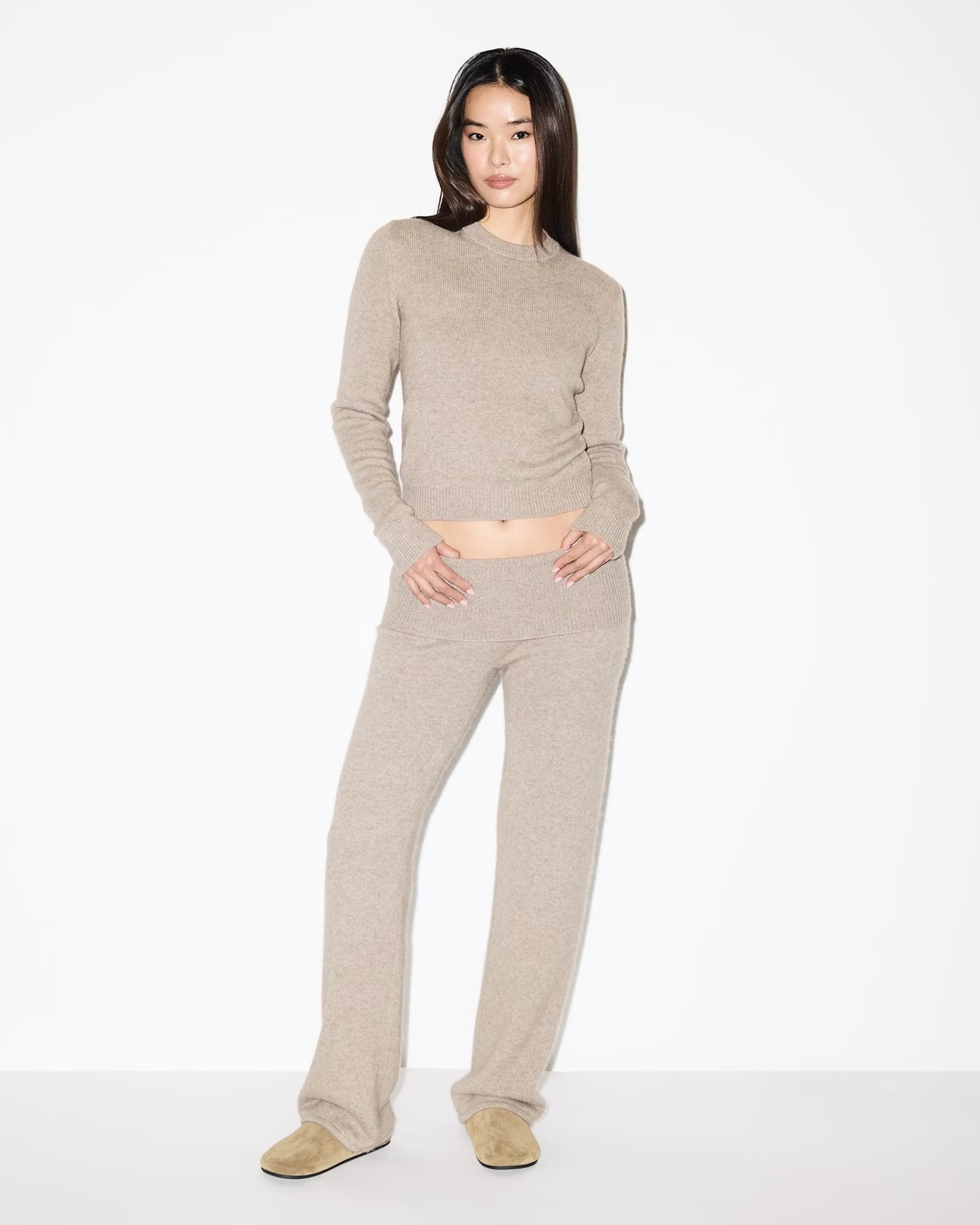 스킴스 니트까지 잘하면 어떡해?😮‍💨
지금부터 겨울까지 입기 좋은 스킴스 신상 니트✨🤍

스킴스가 선보인 이번 2025 F/W 시즌 신상 컬렉션은 울 캐시미어 소재로 제작된 니트 라인입니다. 이번 컬렉션은 리미티드 제품으로, 크루넥 스웨터와 폴드오버 팬츠 등으로 구성되어 있으며 세련된 니트 셋업 스타일링을 완성할 수 있습니다.

이번 시즌 스킴스는 ‘Polished, Cozy, Versatile’, 즉 실용적이고 고급스러운 겨울 스타일링을 추구하는데요. 현재 스킴스 공식 웹사이트에서 만나볼 수 있습니다. 이미지