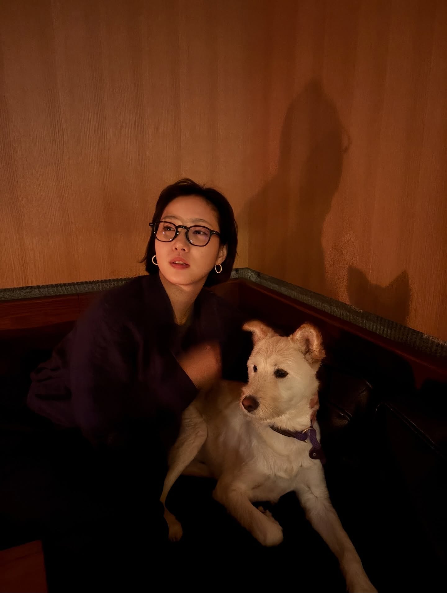 화장하기 귀찮은 날에는?👓
민낯도 세련돼 보이게 해주는 꾸안꾸 아이템 안경으로 스타일링💫 이미지6