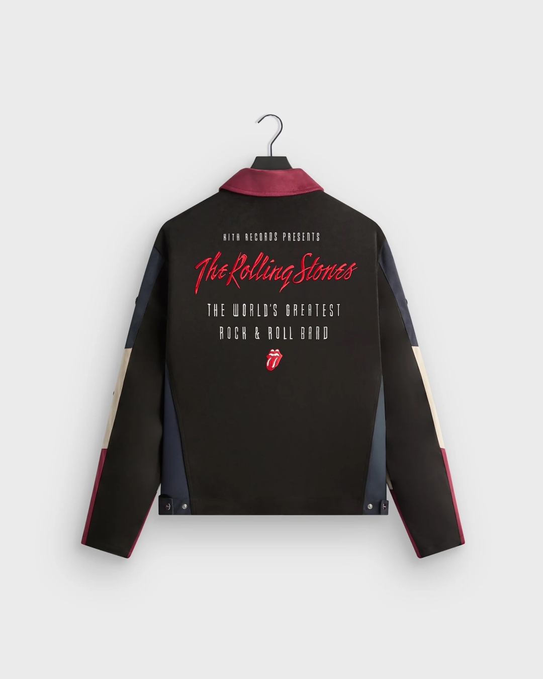 미리 준비해야 할 아우터 바시티🖤
키스 x 더 롤링 스톤즈의 아이코닉 윈터 협업✨

패션 브랜드 키스와 더 롤링 스톤즈가 협업해 2025 윈터 컬렉션을 선보였습니다. 이번 협업은 바시티 재킷, 맨투맨 등 다양한 아이템으로 구성되어 있는데요. 특히 재킷에는 밴드의 상징인 혀 로고에 여러 국가의 국기 디자인이 더해져 눈길을 끕니다. 

더 롤링 스톤즈의 상징 로고를 새롭게 재해석한 디자인으로, 밴드의 세계적인 영향력과 문화적 상징성을 담아냈습니다. 이번 협업 컬렉션은 현재 키스 공식 웹사이트에서 만나볼 수 있습니다. 이미지7