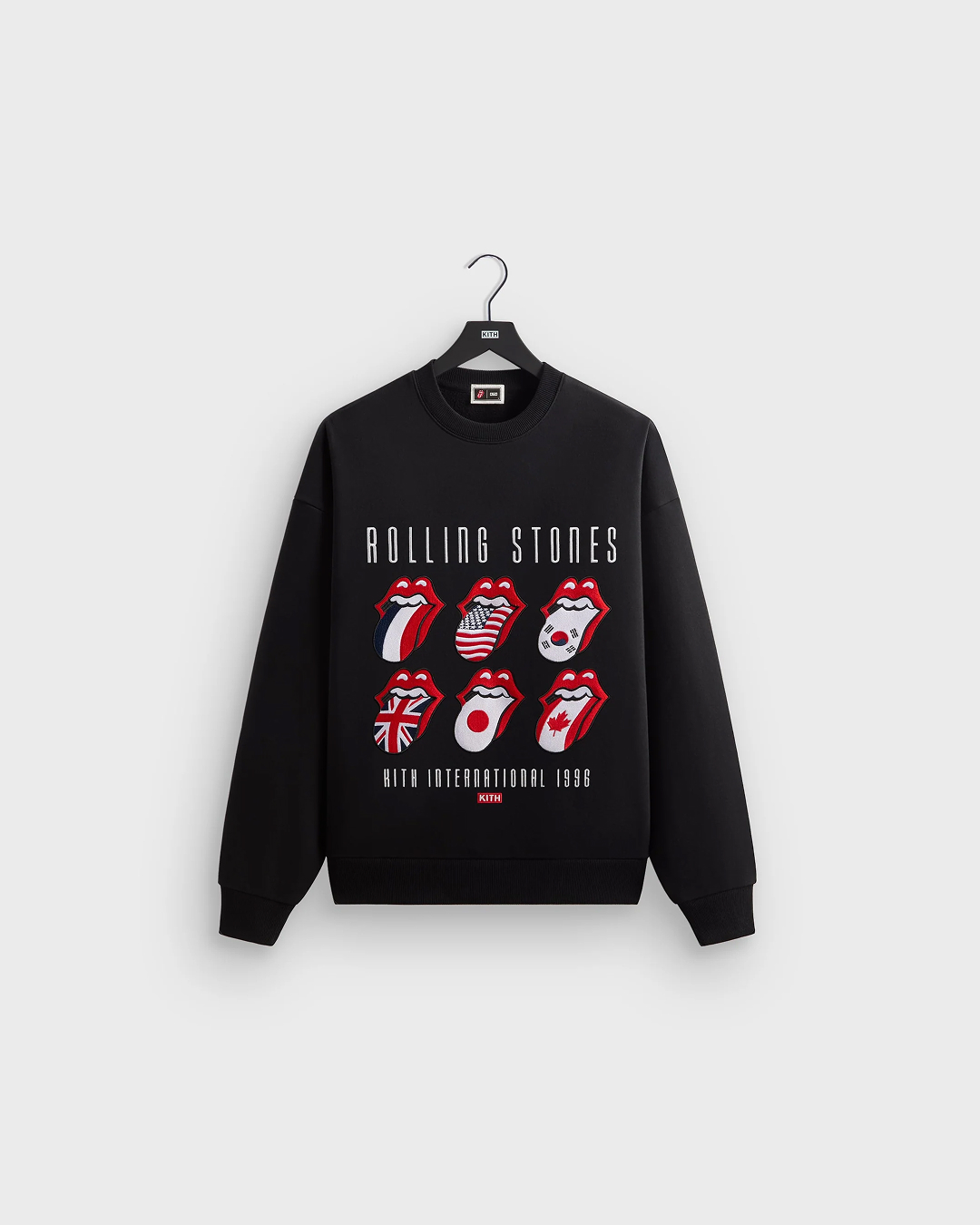 미리 준비해야 할 아우터 바시티🖤
키스 x 더 롤링 스톤즈의 아이코닉 윈터 협업✨

패션 브랜드 키스와 더 롤링 스톤즈가 협업해 2025 윈터 컬렉션을 선보였습니다. 이번 협업은 바시티 재킷, 맨투맨 등 다양한 아이템으로 구성되어 있는데요. 특히 재킷에는 밴드의 상징인 혀 로고에 여러 국가의 국기 디자인이 더해져 눈길을 끕니다. 

더 롤링 스톤즈의 상징 로고를 새롭게 재해석한 디자인으로, 밴드의 세계적인 영향력과 문화적 상징성을 담아냈습니다. 이번 협업 컬렉션은 현재 키스 공식 웹사이트에서 만나볼 수 있습니다. 이미지5