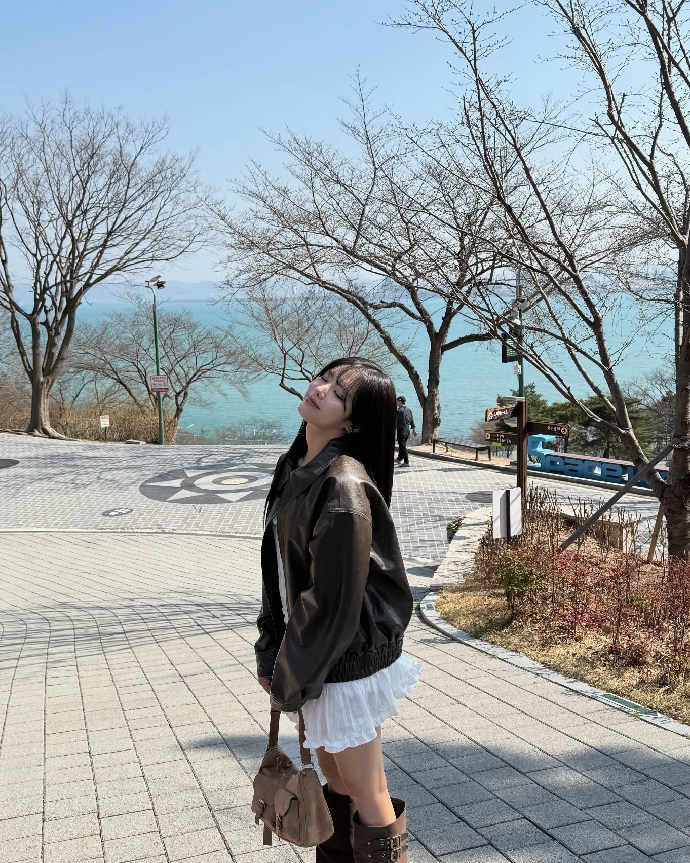 데이트룩은 화이트 원피스로🤍
화사함과 여리함 챙길 수 있는 화이트 원피스로 여친룩 완성🎀💘 이미지6