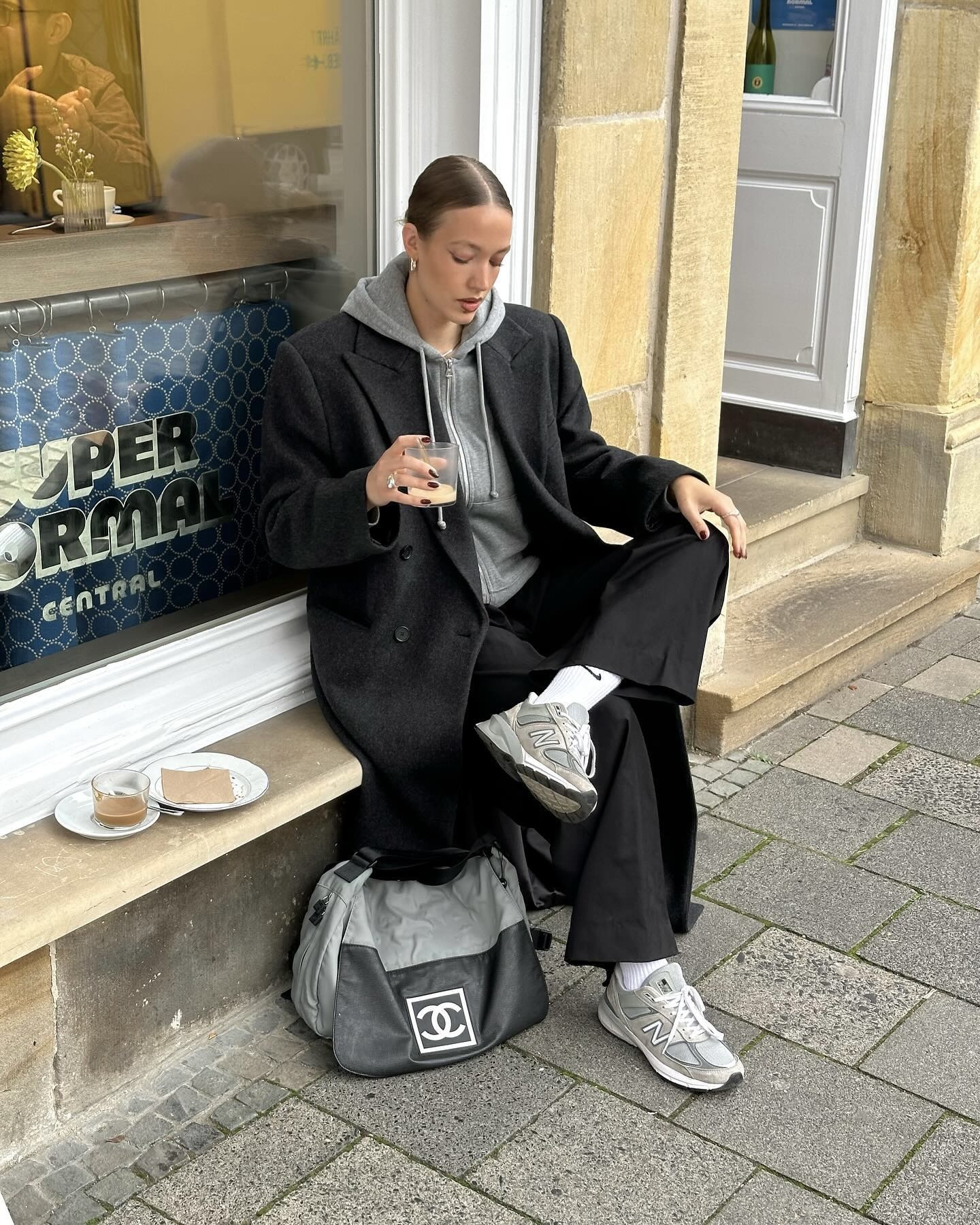 추워진 날씨엔 겹쳐 입는 거지💡
아우터만으론 추울 땐 후드티를 이너로 레이어드해 따뜻함 챙겨🩶 이미지6