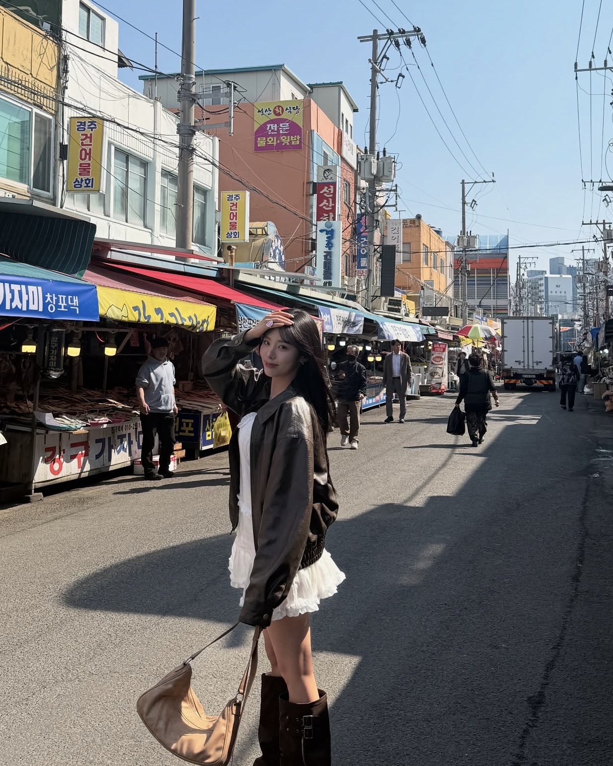 데이트룩은 화이트 원피스로🤍
화사함과 여리함 챙길 수 있는 화이트 원피스로 여친룩 완성🎀💘 이미지5