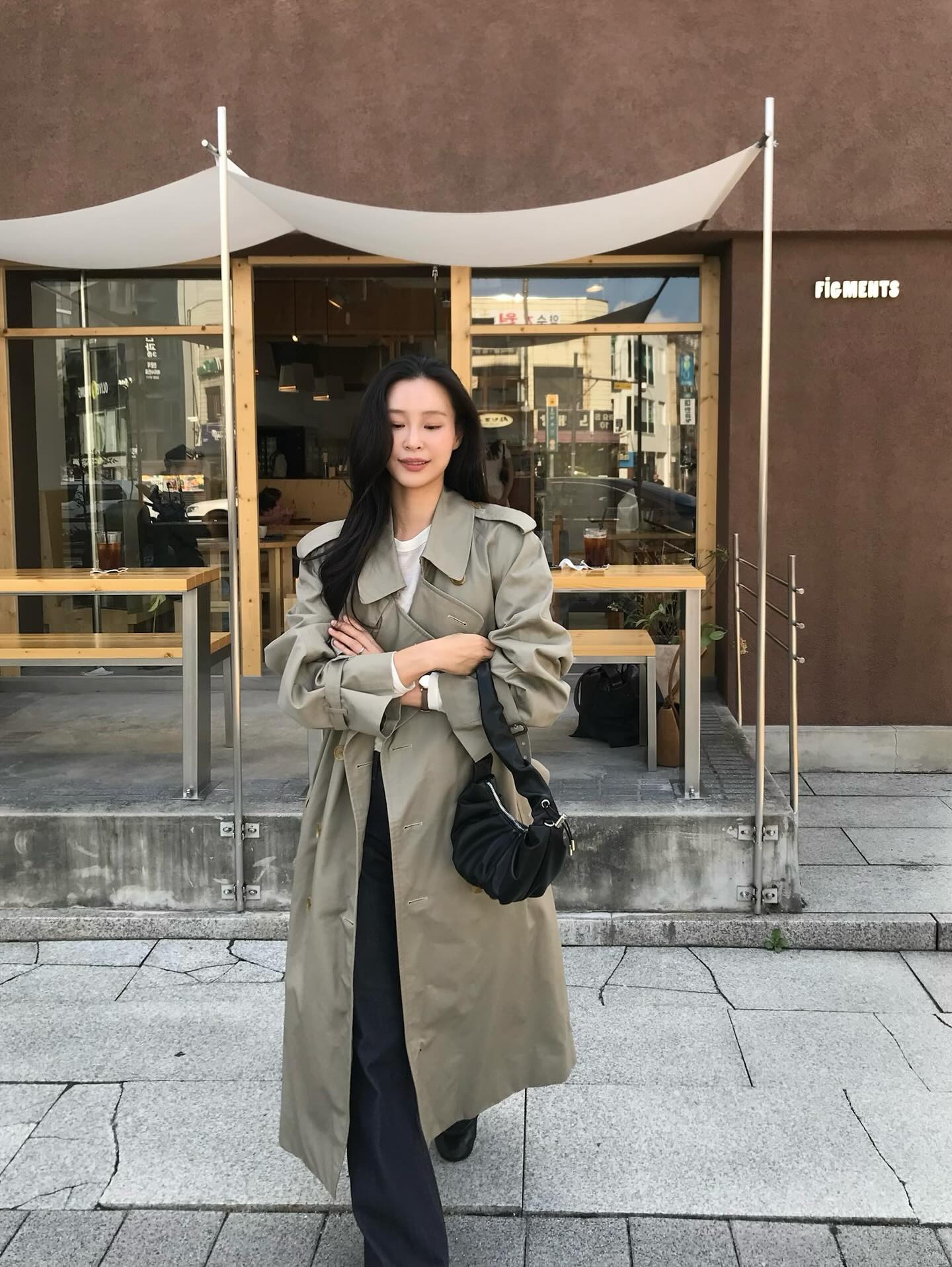 다른 건 몰라도 슬랙스는 블랙🖤 
매일 입어도 질리지 않는 슬랙스 코디 이렇게 입어보자🔍👀 이미지3