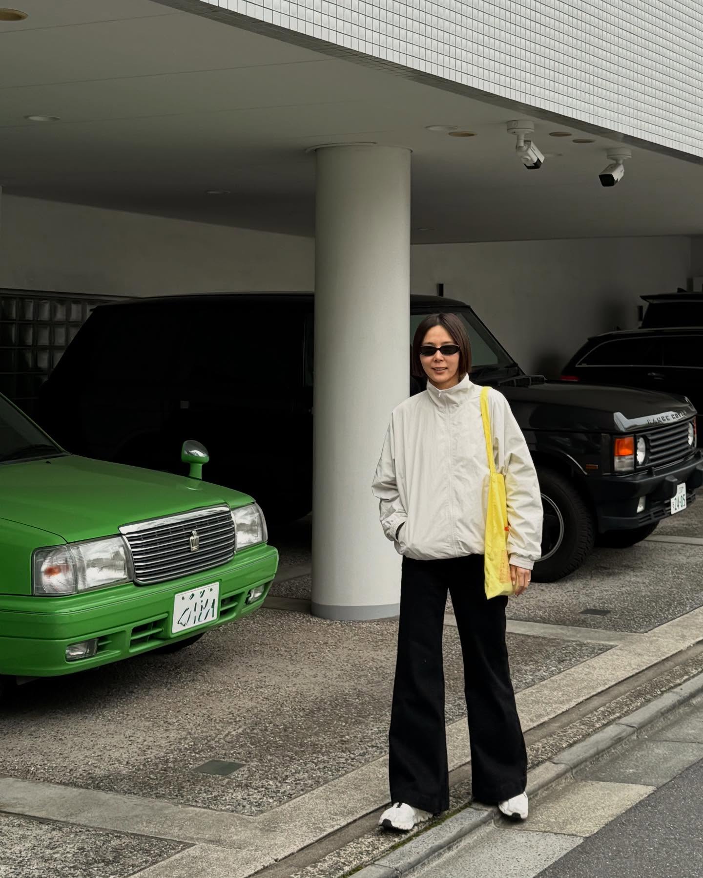 다른 건 몰라도 슬랙스는 블랙🖤 
매일 입어도 질리지 않는 슬랙스 코디 이렇게 입어보자🔍👀 이미지5