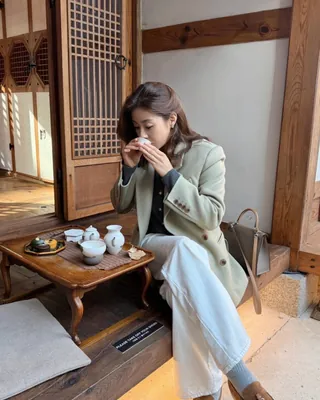 한 끗 차이로 느좋녀룩 완성?🔍
아우터 속 가디건 레이어드만으로 데일리룩을 돋보이게✨🖤 이미지