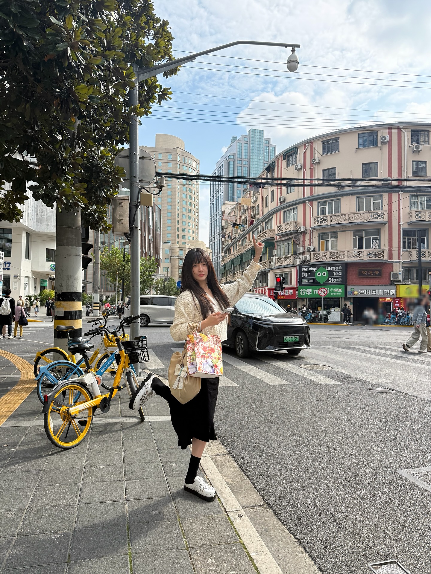 바지만 입기 질렸나요?👗
쌀쌀한 날씨에도 춥지 않게 롱스커트로 데일리 코디하기🍂✨ 이미지4