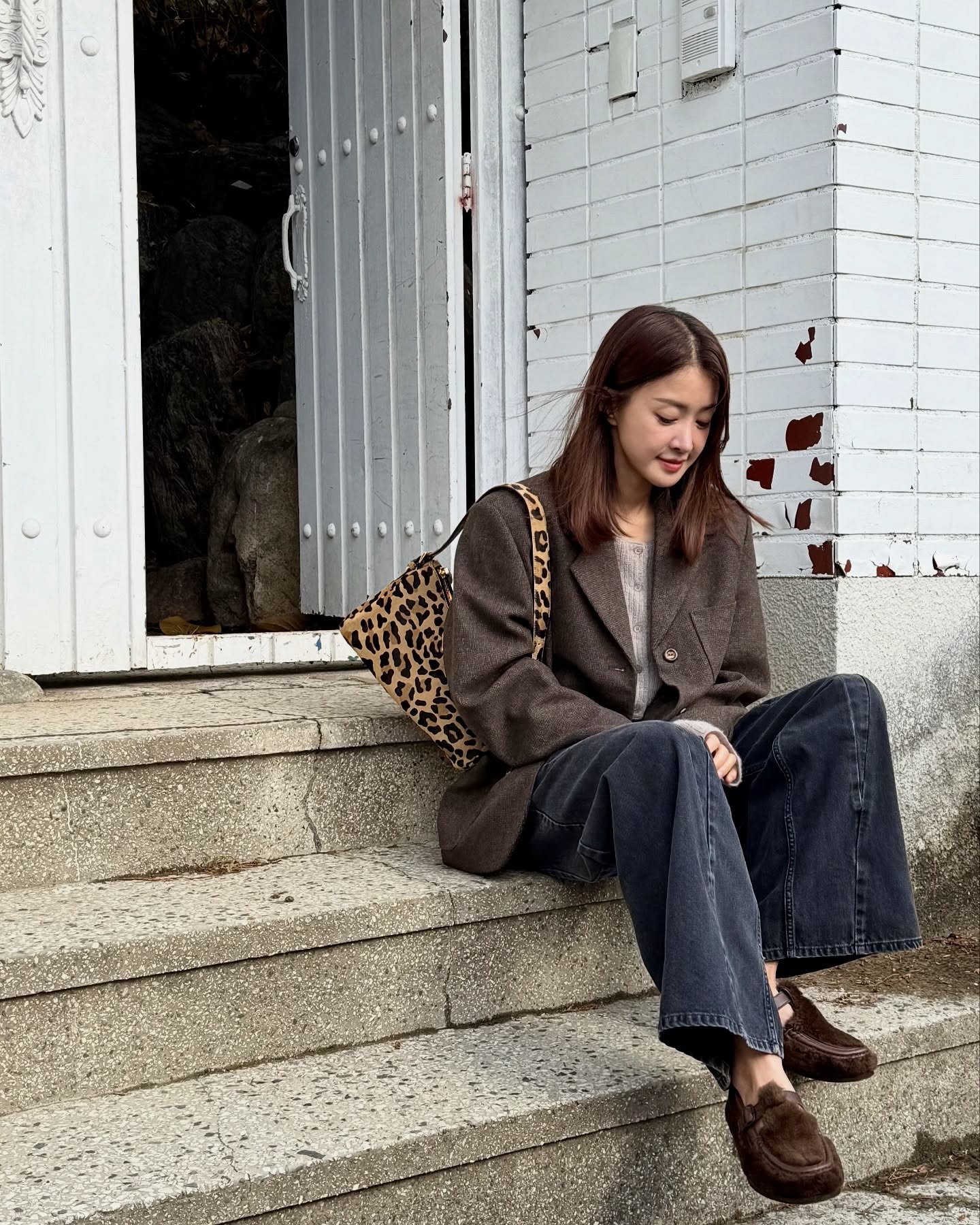 한 끗 차이로 느좋녀룩 완성?🔍
아우터 속 가디건 레이어드만으로 데일리룩을 돋보이게✨🖤 이미지5