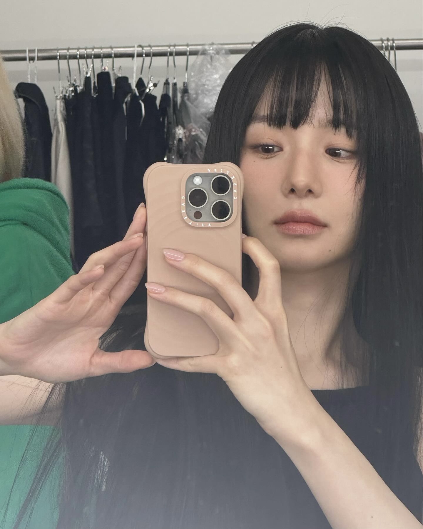 쌀쌀해질수록 글로우 립을 찾게 돼💞
가을이니까 미지근~ 멀멀 글로우 립으로 분위기 챙겨볼까?💄🍂 이미지