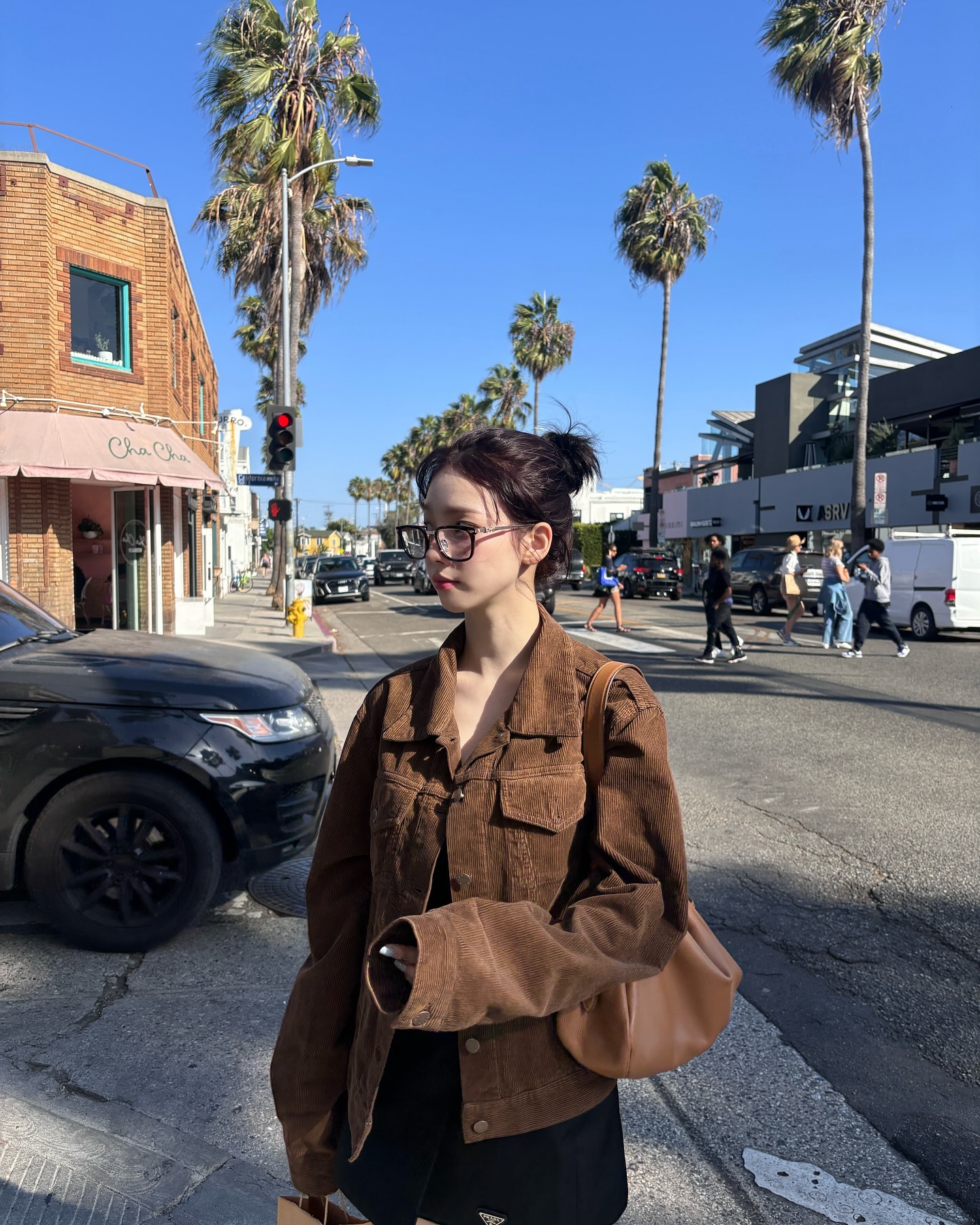 화장하기 귀찮은 날에는?👓
민낯도 세련돼 보이게 해주는 꾸안꾸 아이템 안경으로 스타일링💫 이미지8