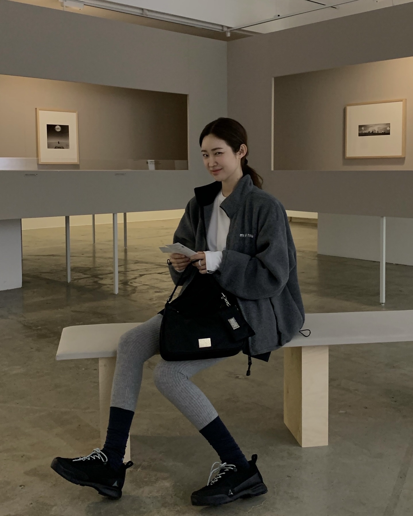 회색 스타킹은 룩을 예쁘게 해줘..🤍
차정원처럼 캐주얼부터 모던룩에 차분함을 더해주자🧚🏻👻 이미지2