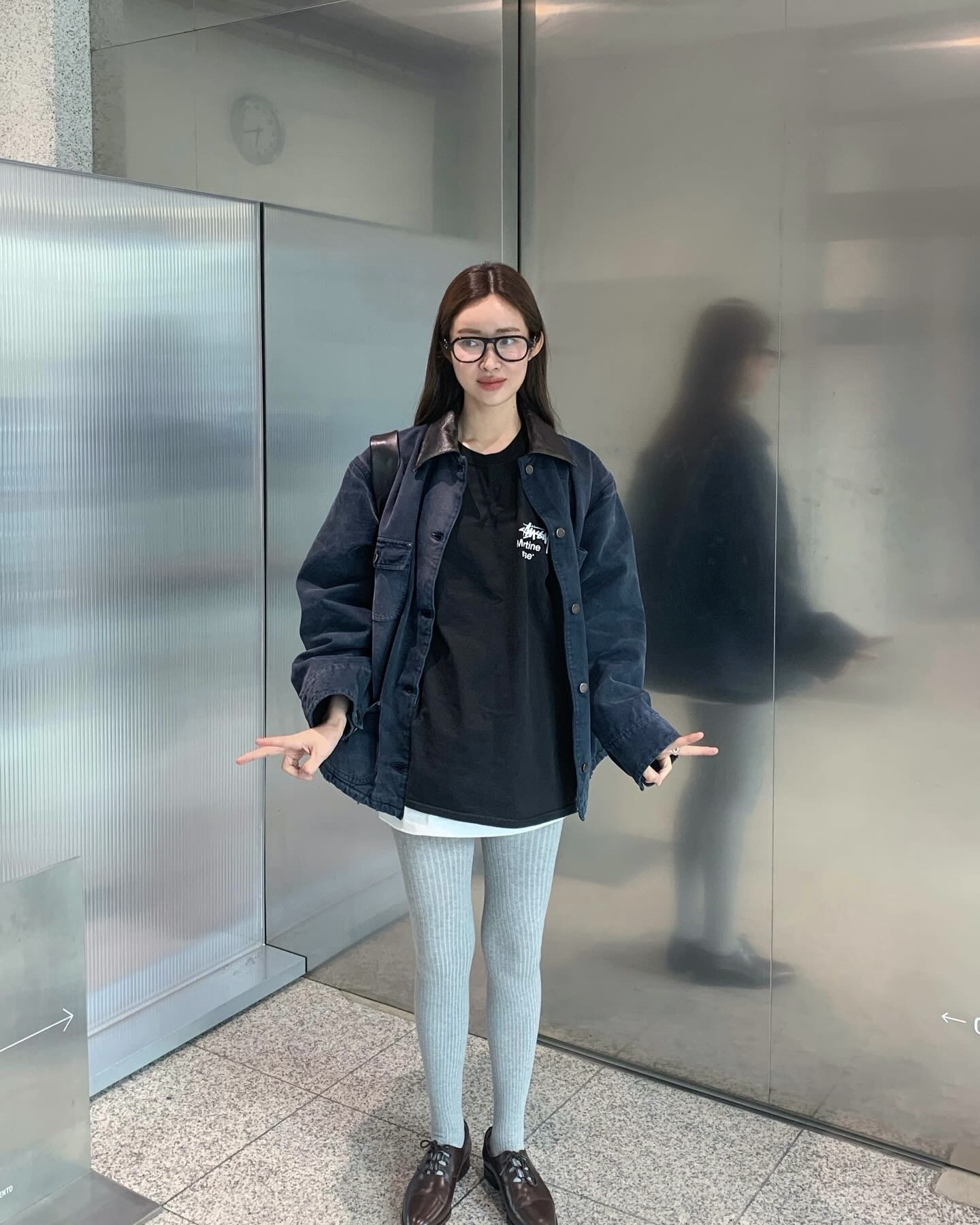 회색 스타킹은 룩을 예쁘게 해줘..🤍
차정원처럼 캐주얼부터 모던룩에 차분함을 더해주자🧚🏻👻 이미지3