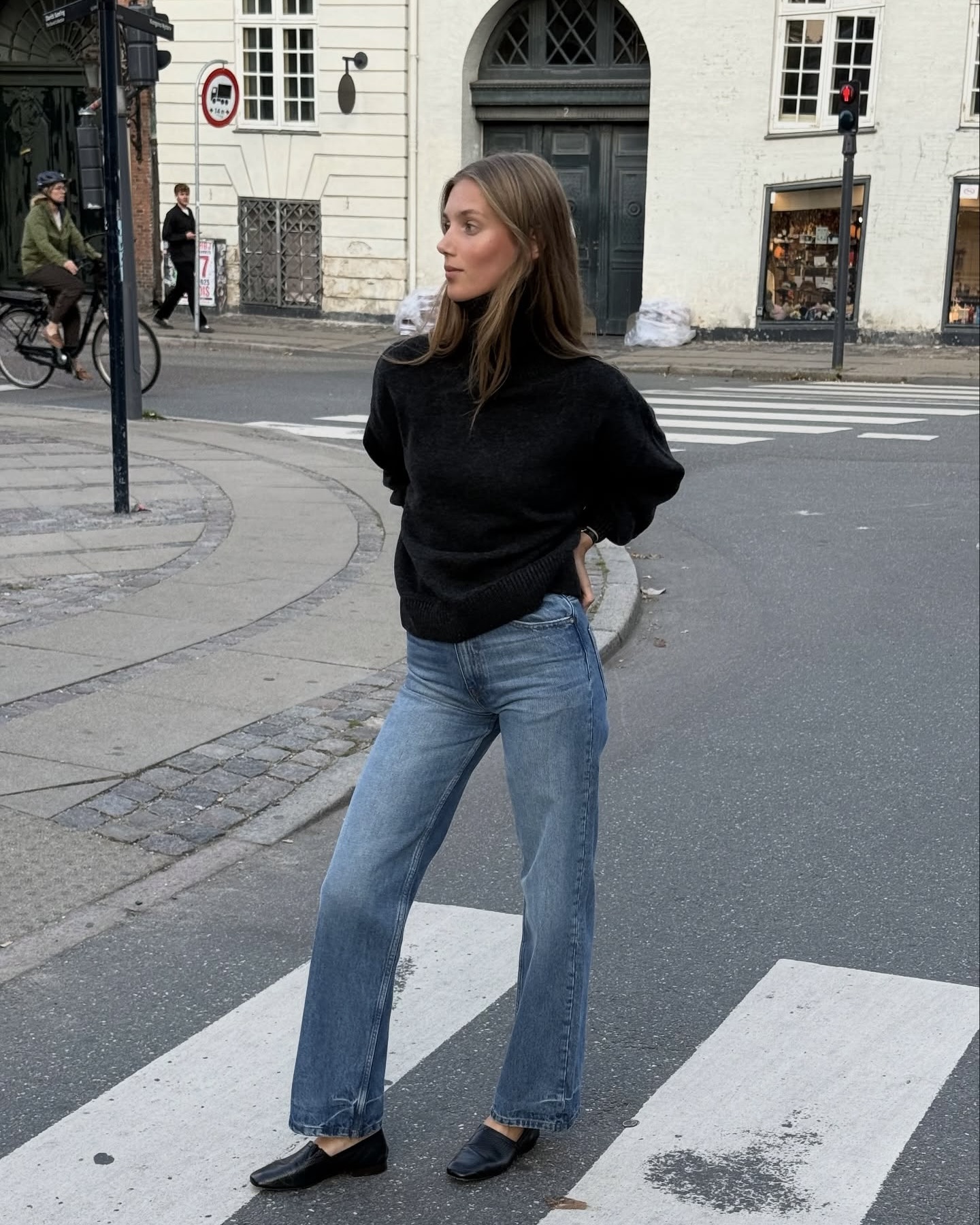 니트 코디 완성템, 목폴라 니트🧶
없던 분위기도 생기는 목폴라 니트🧵🍂 따뜻함과 스타일 챙기자 이미지