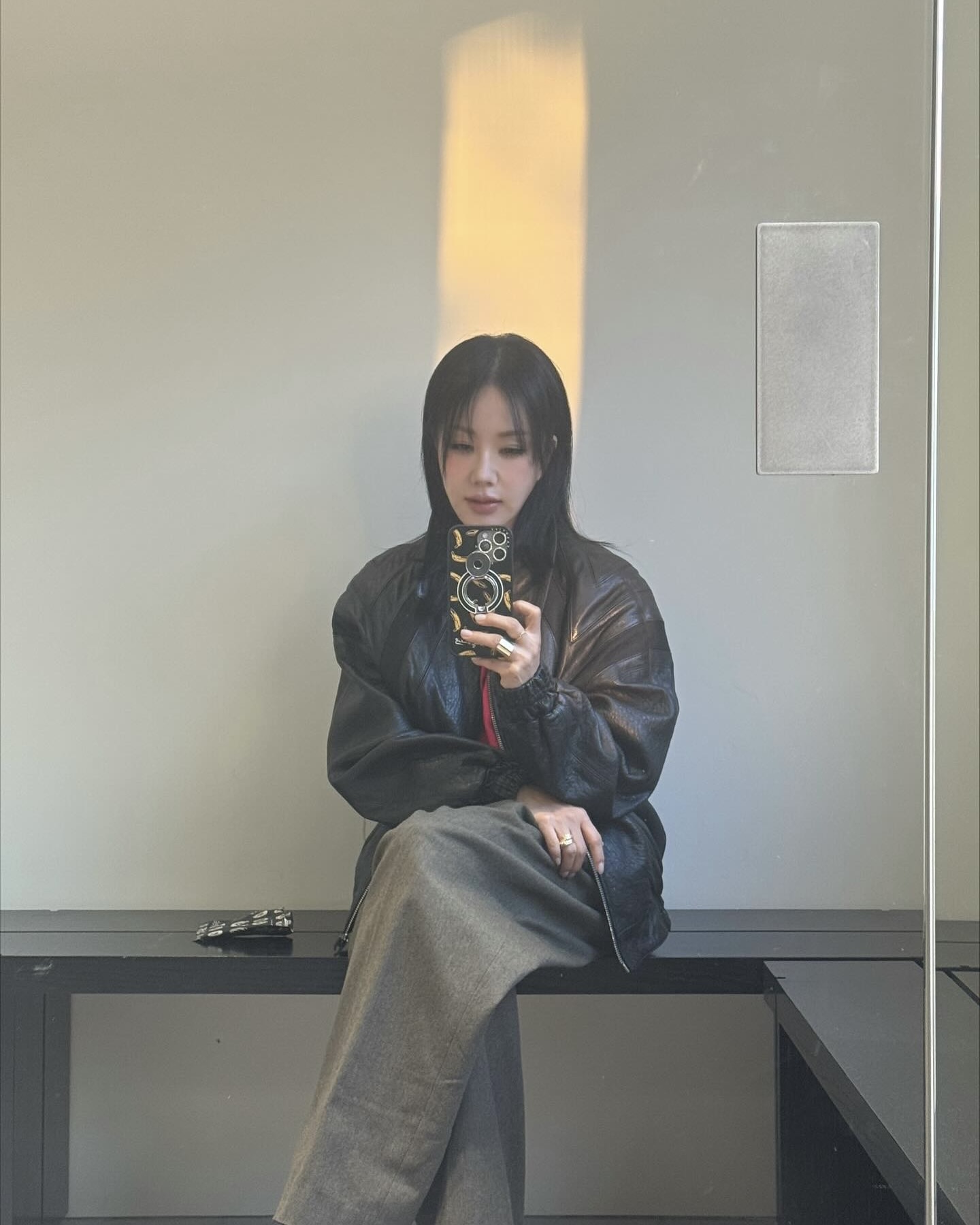 테토녀 완성템😎가죽 재킷
시크하고 세련됨이란 이런 거✨🎶가죽 재킷 뽕뽑아 입어보자 이미지4