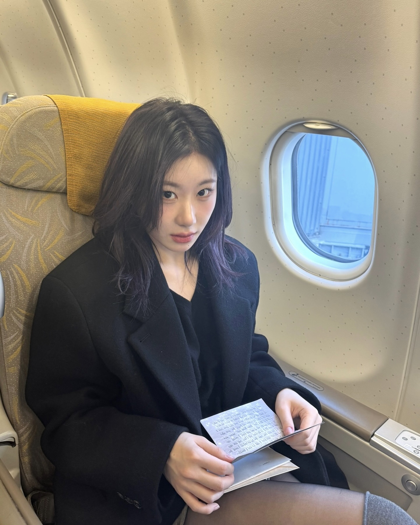 악,, 추워 이젠 숏 코트 입을 때야🧚🏻
숏 코트로 없던 분위기도 살리고🤍✨페미닌한 무드도 완성하자 이미지3