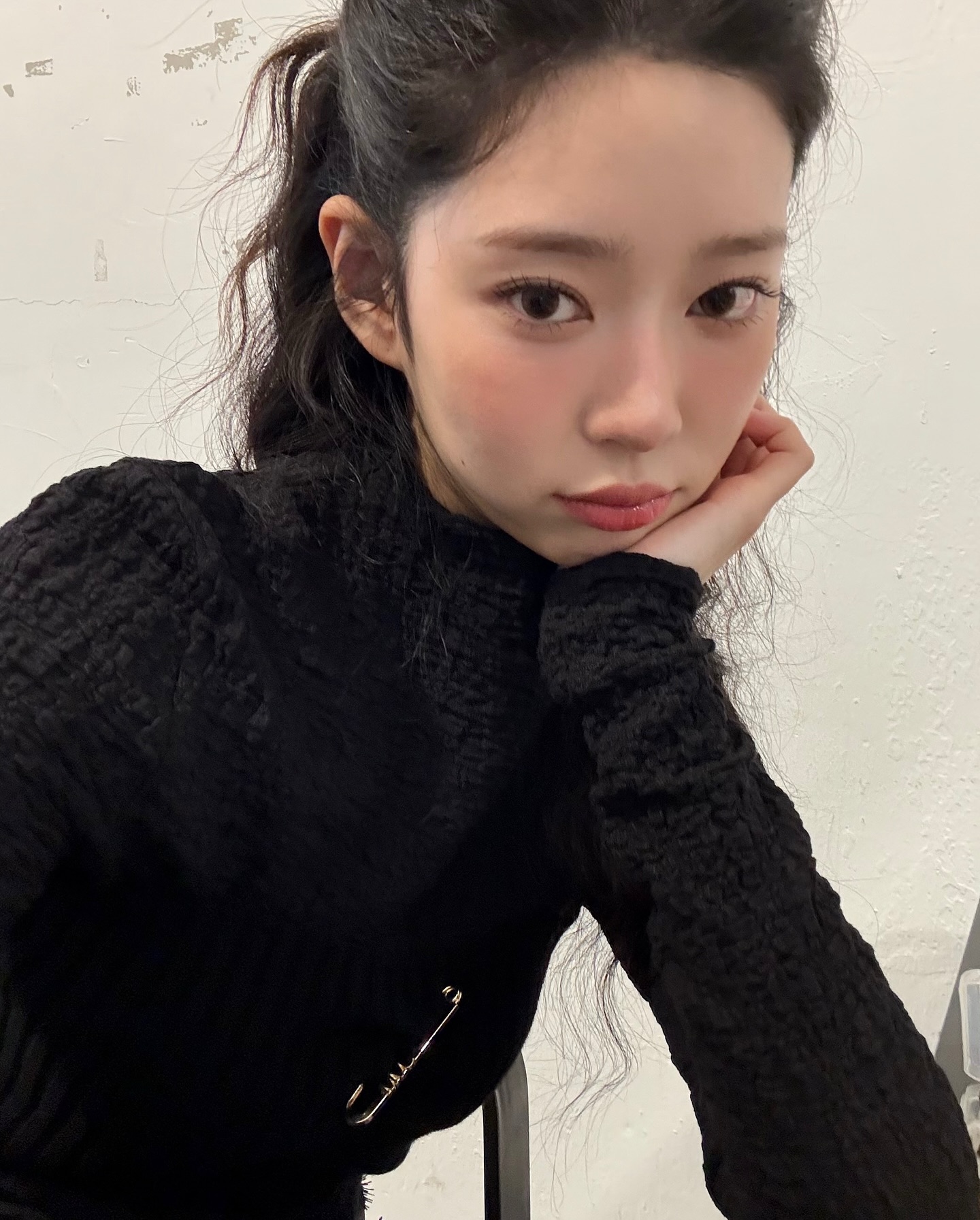 겨울엔 목이 제일 따뜻해야 돼🖤
추운 날씨 필수템, 목폴라 하나면 충분해✨🌀 이미지