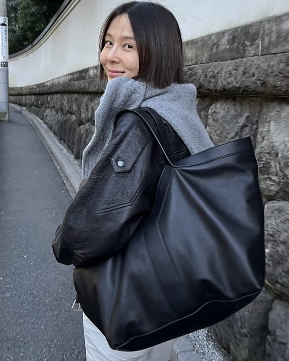 테토녀 완성템😎가죽 재킷
시크하고 세련됨이란 이런 거✨🎶가죽 재킷 뽕뽑아 입어보자 이미지3