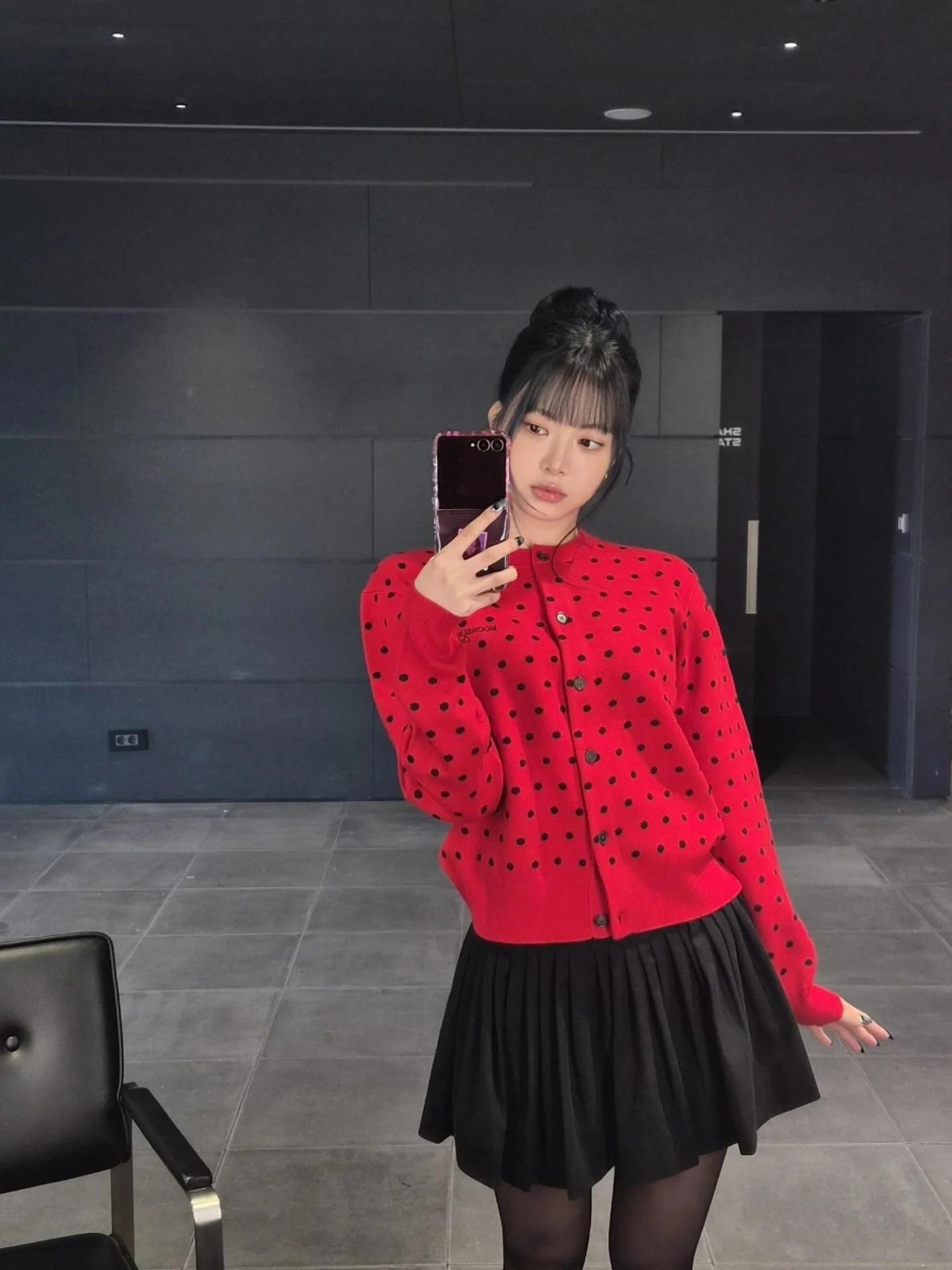 가디건만큼 따뜻한 이너템이 있을까💛
니트보다 가볍고, 셔츠보다 따뜻한 가디건으로 스타일링💓
 이미지2