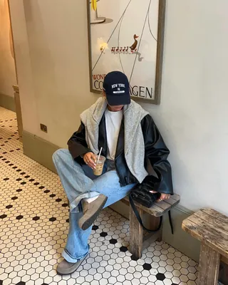 볼캡은 사계절 내내 스타일링 필수☑️
막 써도 예쁜 볼캡 스타일링🧢💫가을 룩에 포인트 주기 딱 좋아 이미지