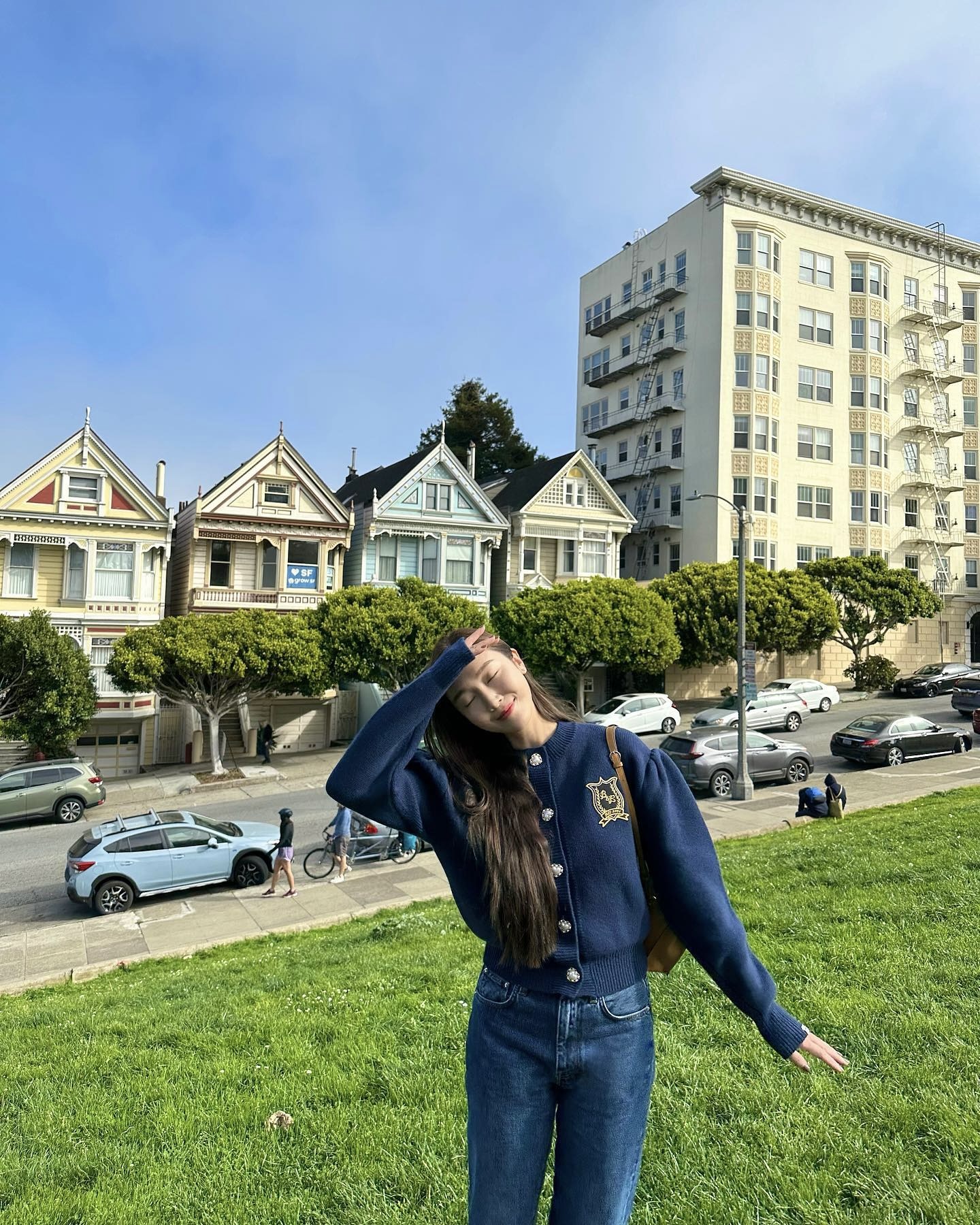 이제 시가렛 진으로 갈아탈 때🪄
부해 보이던 와이드 대신, 시가렛 진으로 다리라인 정리하자👖✨ 이미지2