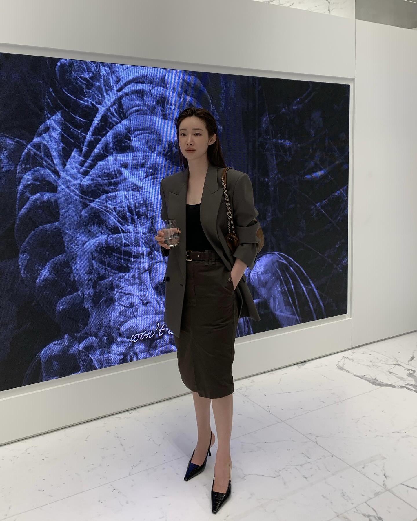 미디스커트 젭알 이렇게 입어줘!🙏🏻
가을 아우터랑 케미 터지는 미디스커트 지금 입기 딱이야🩶🪄 이미지4