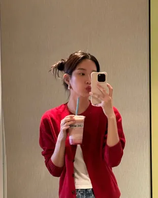 가디건만큼 따뜻한 이너템이 있을까💛
니트보다 가볍고, 셔츠보다 따뜻한 가디건으로 스타일링💓
이미지