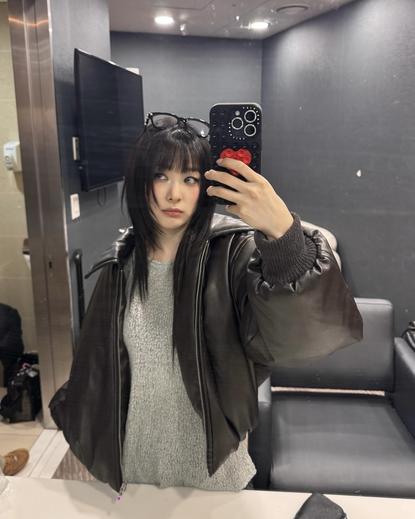 테토녀 완성템😎가죽 재킷
시크하고 세련됨이란 이런 거✨🎶가죽 재킷 뽕뽑아 입어보자 이미지7