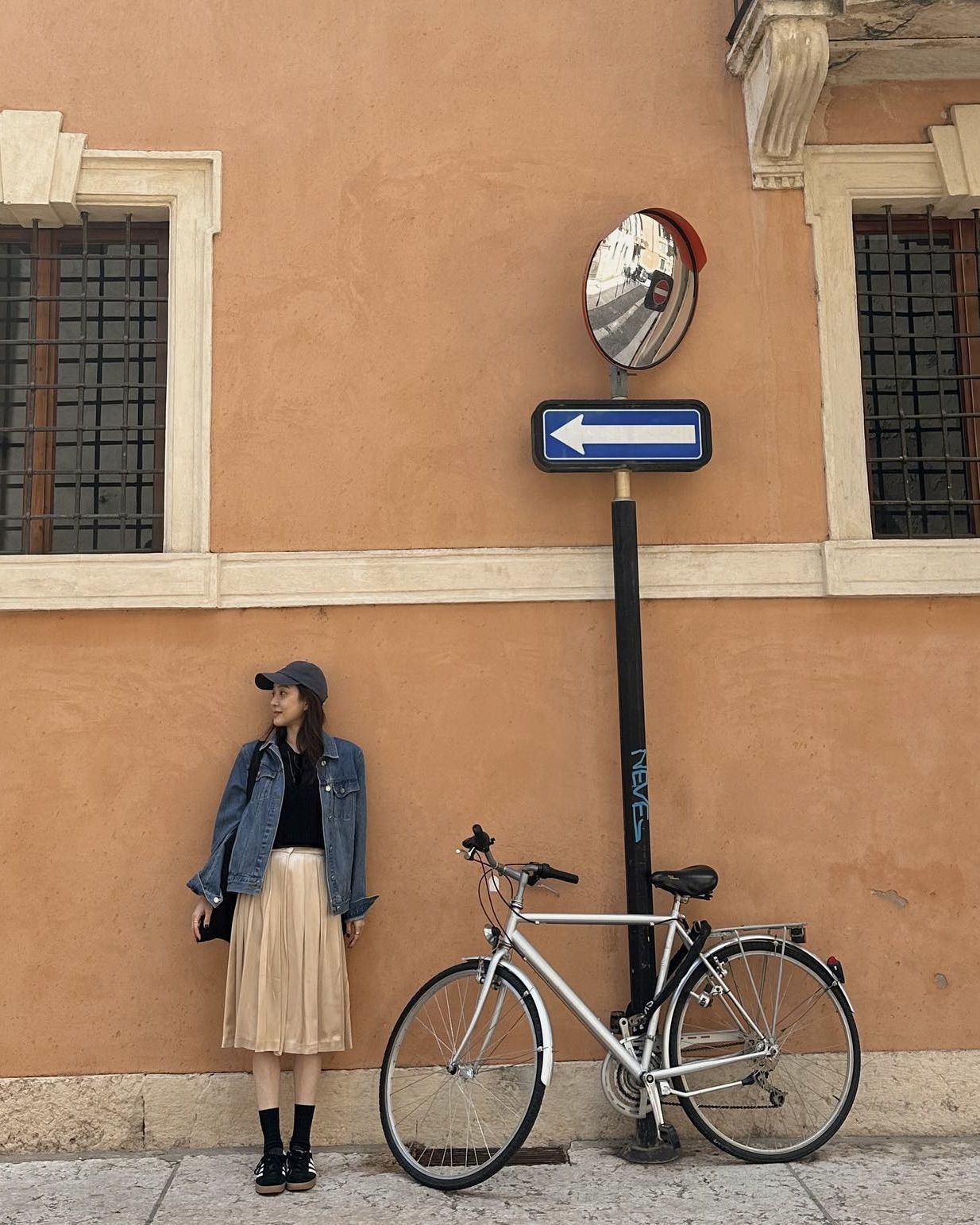 미디스커트 젭알 이렇게 입어줘!🙏🏻
가을 아우터랑 케미 터지는 미디스커트 지금 입기 딱이야🩶🪄 이미지5