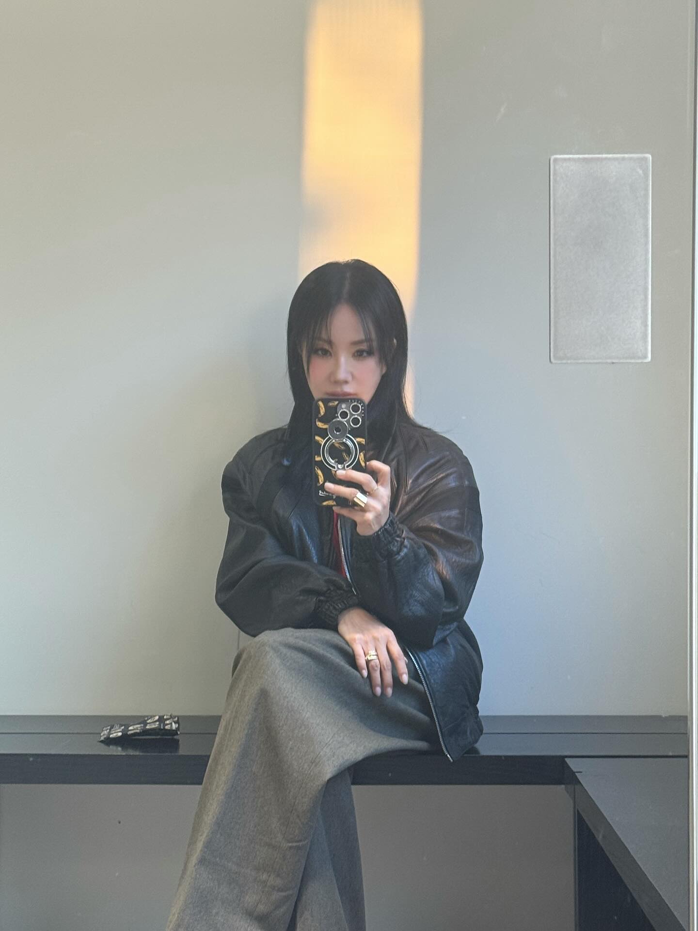 옷장에 하나쯤은 있는 가죽자켓🤎
쌀쌀한 날씨에 제일 잘 어울리는 레더자켓으로 데일리 코디하기✨ 이미지9