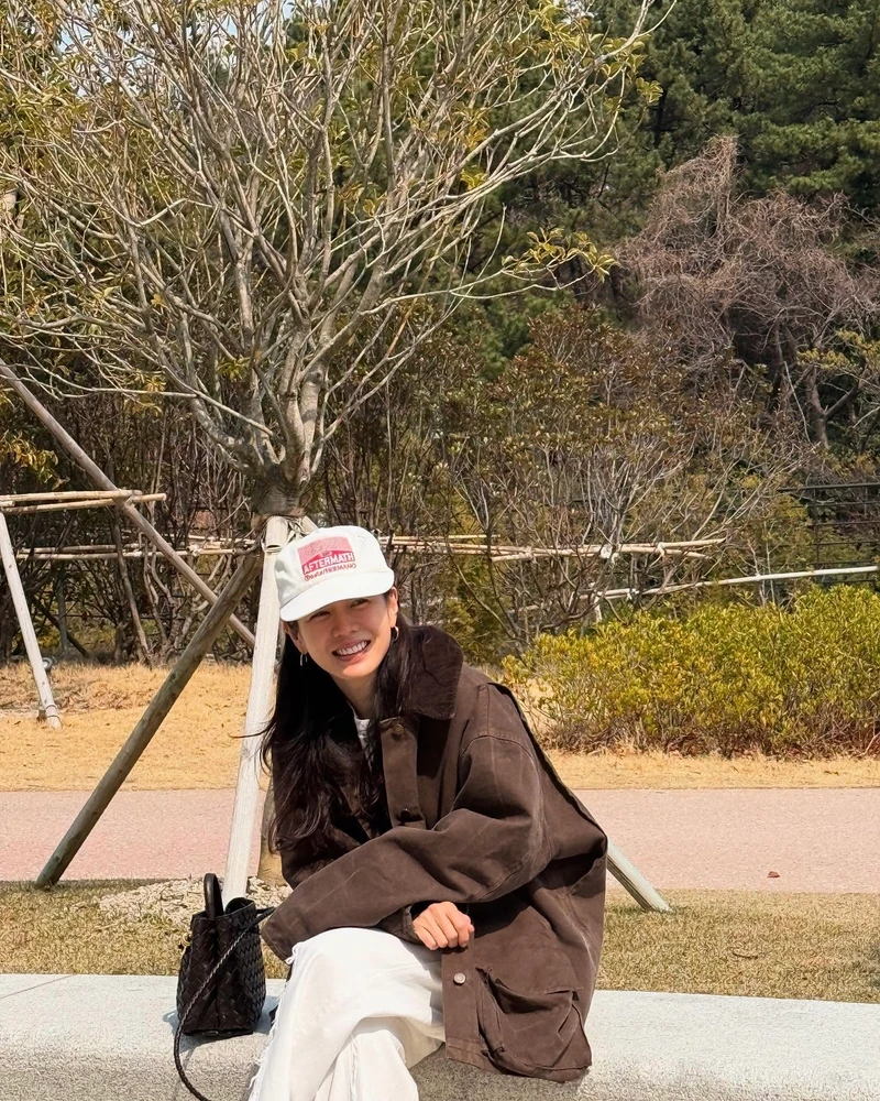 가을에 화이트진?지금이 딱이야🤍
톤 다운된 계절에 화이트진으로 산뜻한 분위기 더해보자🪽👀 이미지5