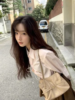 사계절 내내 입기 좋은 셔츠🤍
계절이 바뀌어도 손이 가는 데일리 셔츠 코디👔✨
이미지