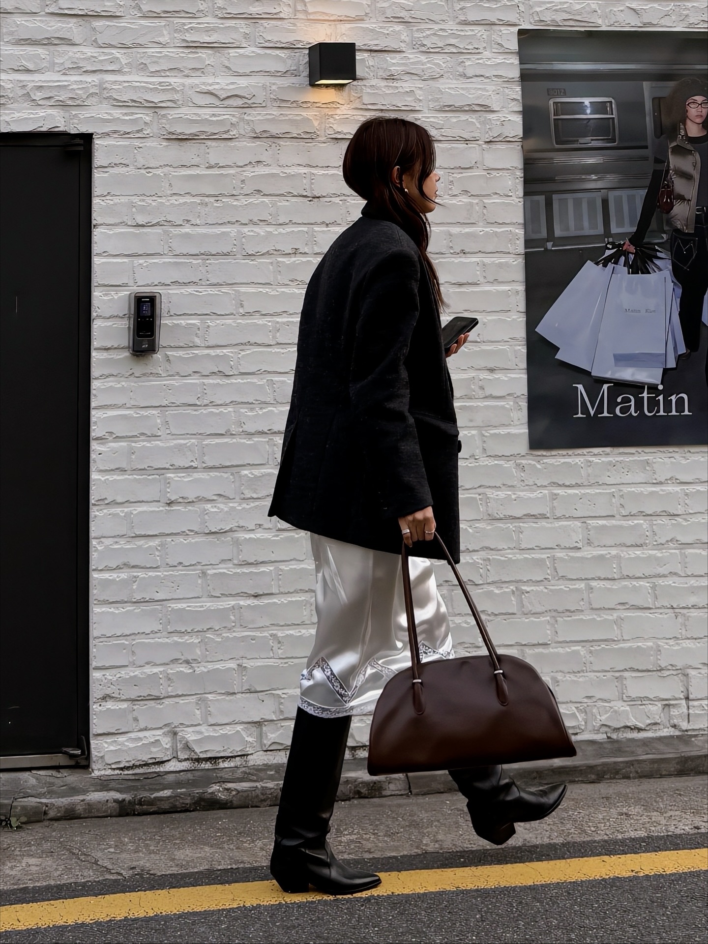 가을 날씨에도 포기 할 수 없어😮
미니로도 롱으로도 채울 수 없는 미디스커트의 매력💓 이미지8